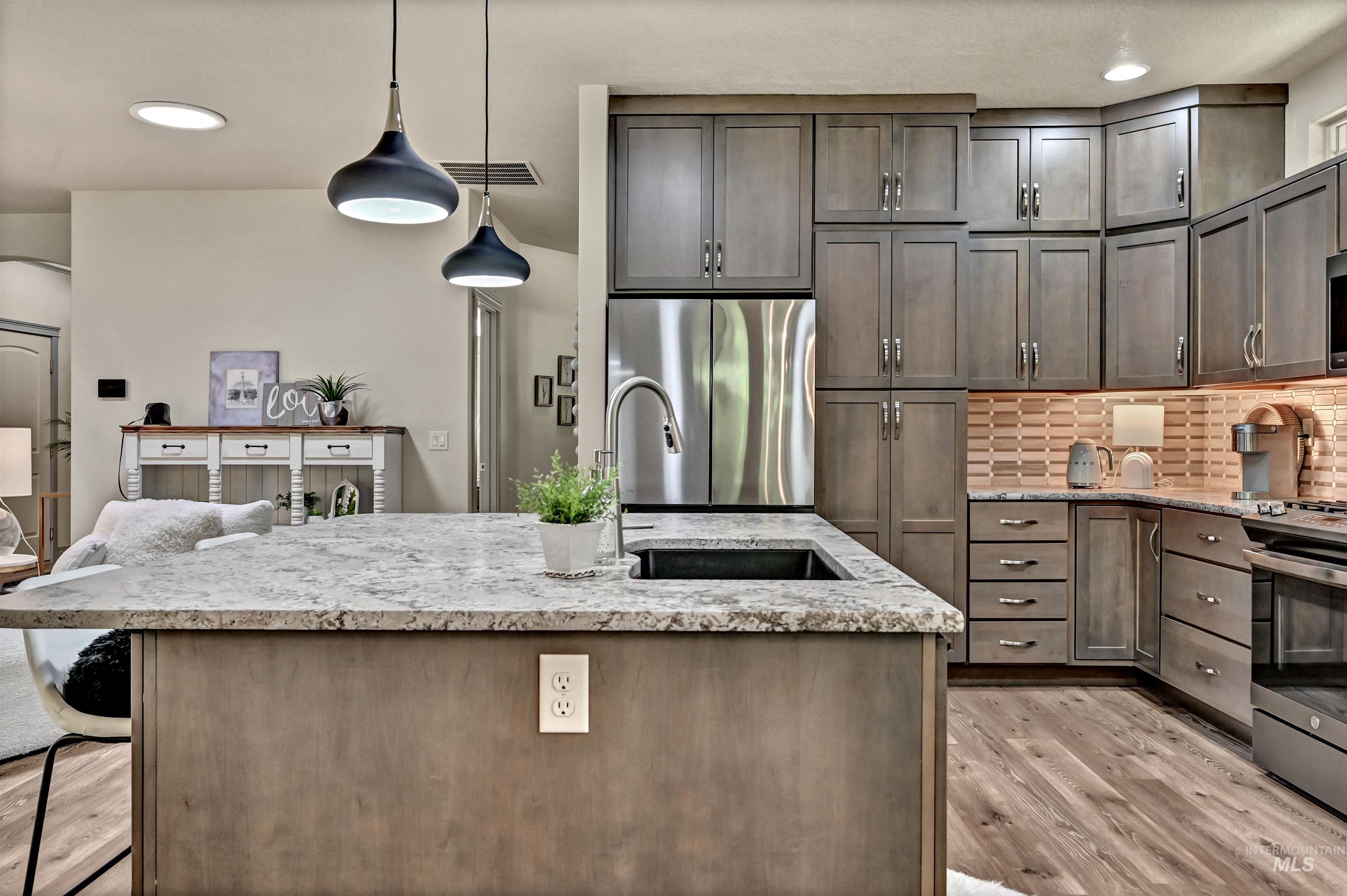 830 E Thunderbird Court, Eagle, Idaho 83616, 3 Bedrooms, 2 Bathrooms, Residential For Sale, Price $650,000, 98991869