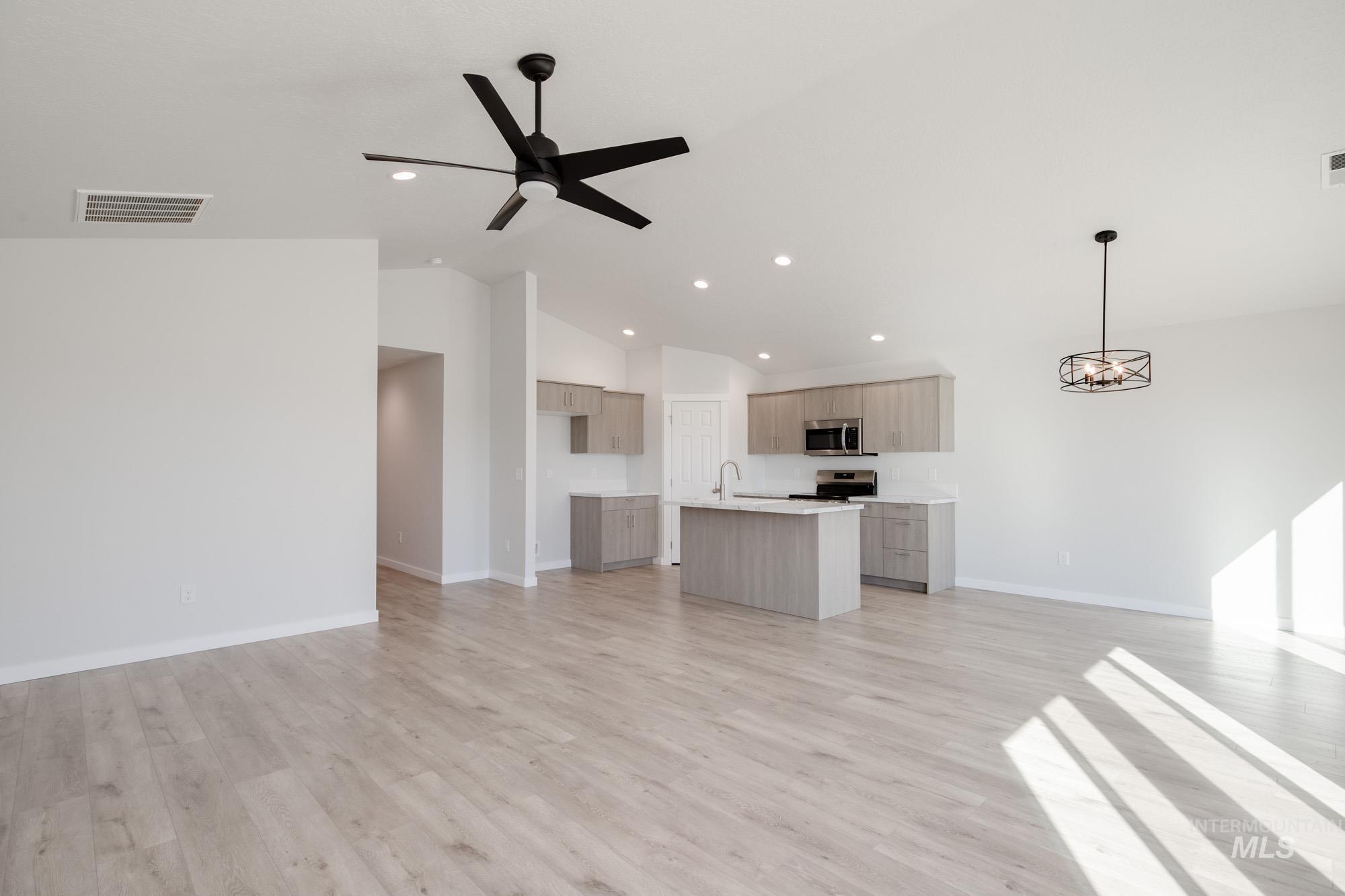 14092 Shiny Spruce St, Caldwell, Idaho 83607, 3 Bedrooms, 2 Bathrooms, Residential For Sale, Price $419,990, 98991875