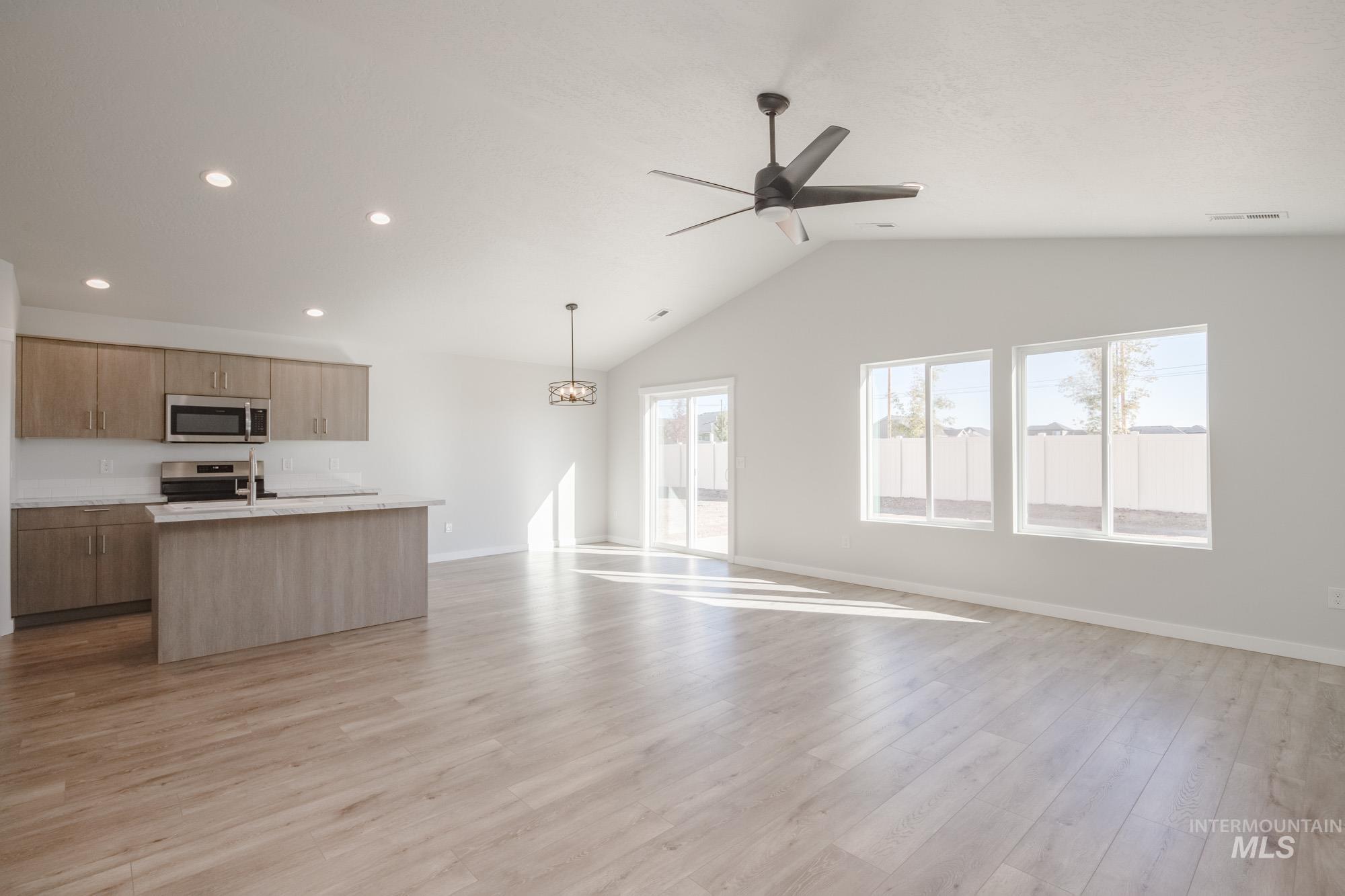 14092 Shiny Spruce St, Caldwell, Idaho 83607, 3 Bedrooms, 2 Bathrooms, Residential For Sale, Price $419,990, 98991875