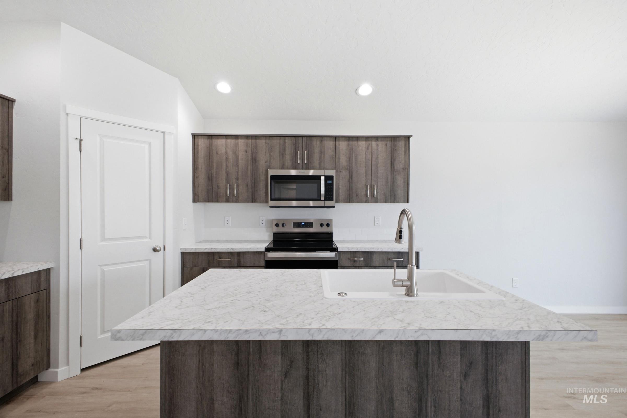 14092 Shiny Spruce St, Caldwell, Idaho 83607, 3 Bedrooms, 2 Bathrooms, Residential For Sale, Price $405,990,MLS 98991875