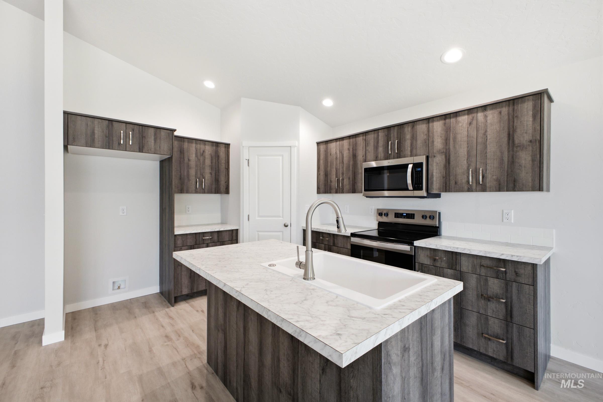 14092 Shiny Spruce St, Caldwell, Idaho 83607, 3 Bedrooms, 2 Bathrooms, Residential For Sale, Price $405,990,MLS 98991875