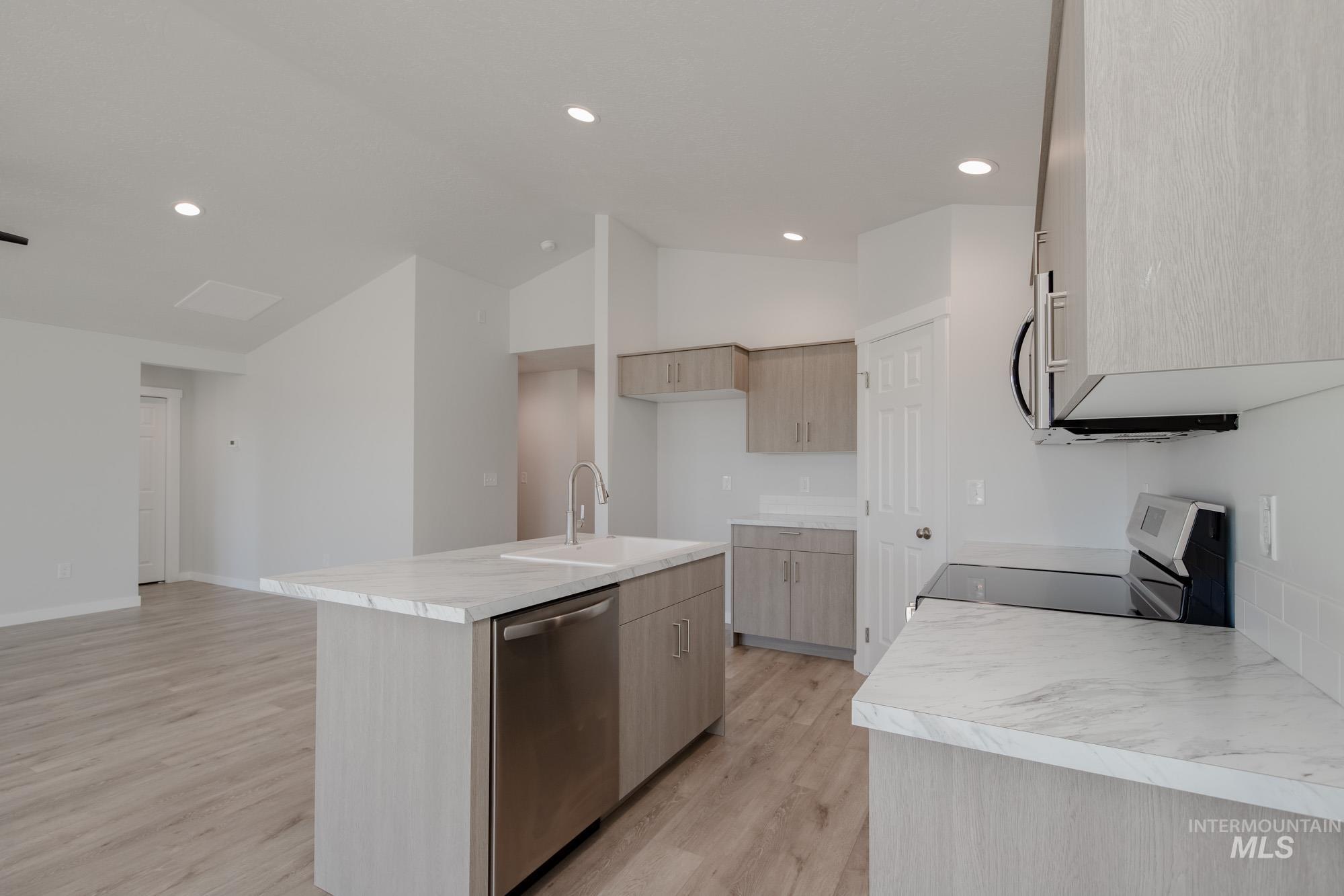 14092 Shiny Spruce St, Caldwell, Idaho 83607, 3 Bedrooms, 2 Bathrooms, Residential For Sale, Price $419,990, 98991875