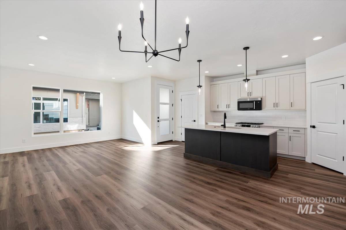 752 S Calhoun Ln., Star, Idaho 83669, 3 Bedrooms, 2.5 Bathrooms, Residential For Sale, Price $404,880, 98991904
