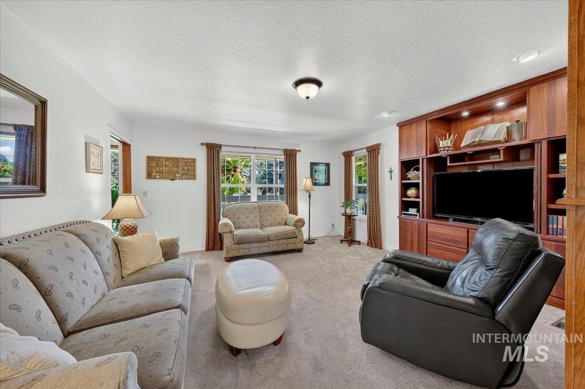 7201 W El Caballo Dr, Boise, Idaho 83704-7323, 4 Bedrooms, 2.5 Bathrooms, Residential For Sale, Price $799,900, 98991908