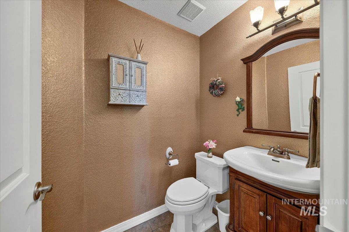 7201 W El Caballo Dr, Boise, Idaho 83704-7323, 4 Bedrooms, 2.5 Bathrooms, Residential For Sale, Price $799,900, 98991908