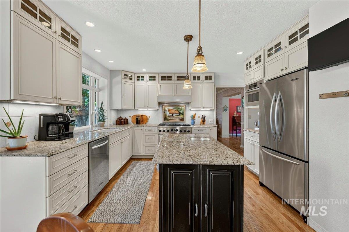 7201 W El Caballo Dr, Boise, Idaho 83704-7323, 4 Bedrooms, 2.5 Bathrooms, Residential For Sale, Price $799,900, 98991908