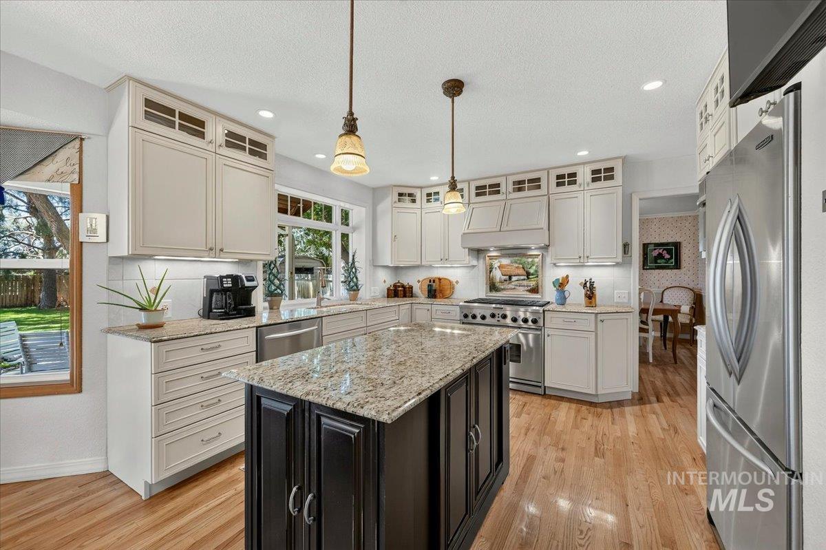 7201 W El Caballo Dr, Boise, Idaho 83704-7323, 4 Bedrooms, 2.5 Bathrooms, Residential For Sale, Price $799,900, 98991908