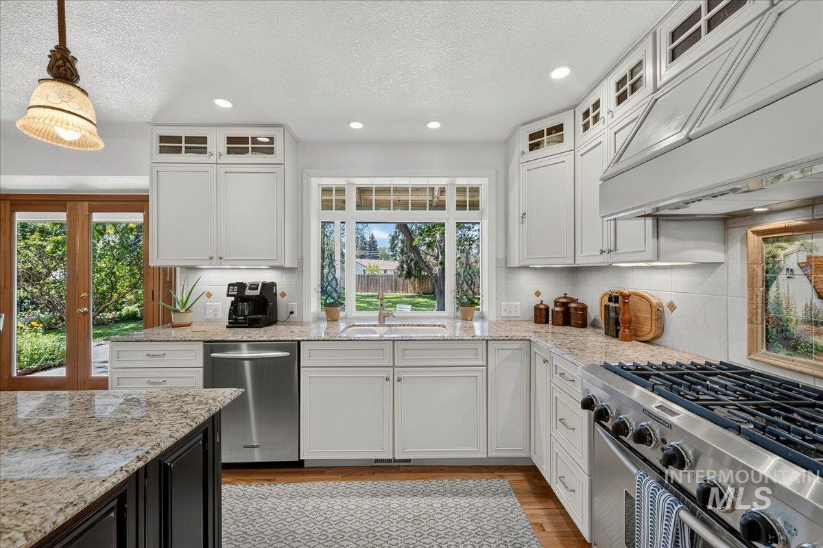 7201 W El Caballo Dr, Boise, Idaho 83704-7323, 4 Bedrooms, 2.5 Bathrooms, Residential For Sale, Price $799,900, 98991908