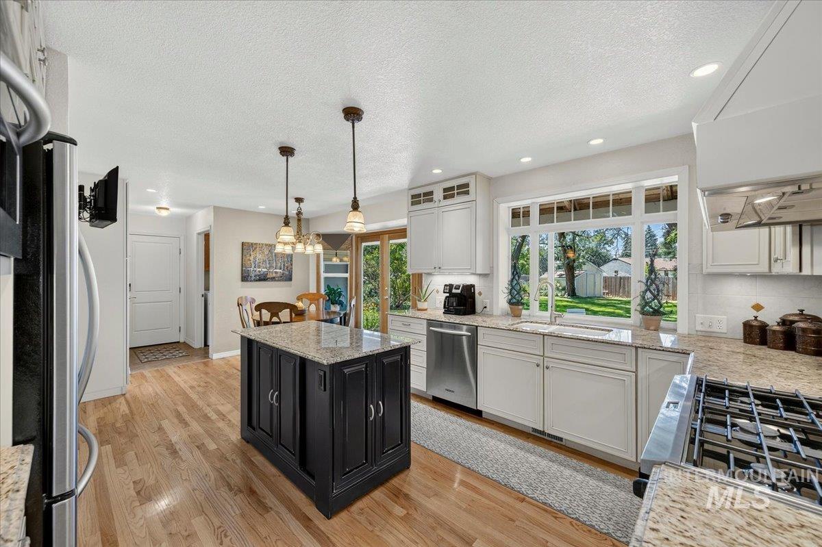7201 W El Caballo Dr, Boise, Idaho 83704-7323, 4 Bedrooms, 2.5 Bathrooms, Residential For Sale, Price $799,900, 98991908