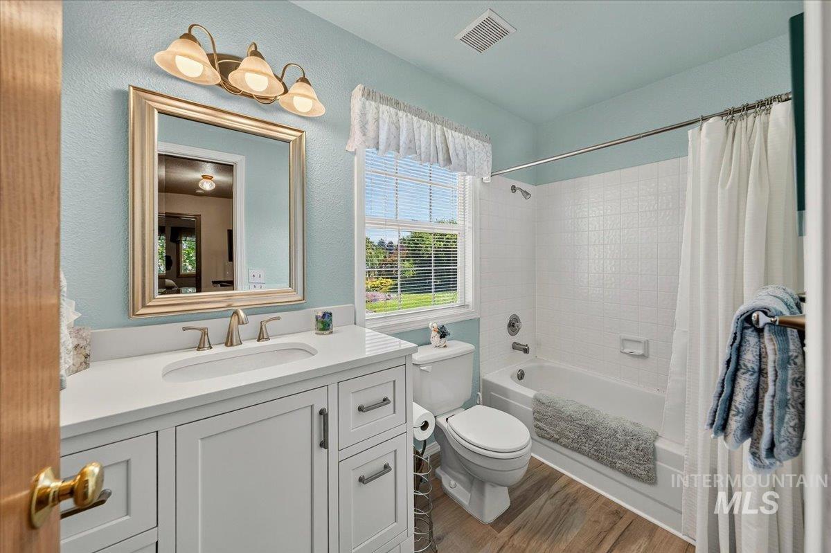 7201 W El Caballo Dr, Boise, Idaho 83704-7323, 4 Bedrooms, 2.5 Bathrooms, Residential For Sale, Price $799,900, 98991908