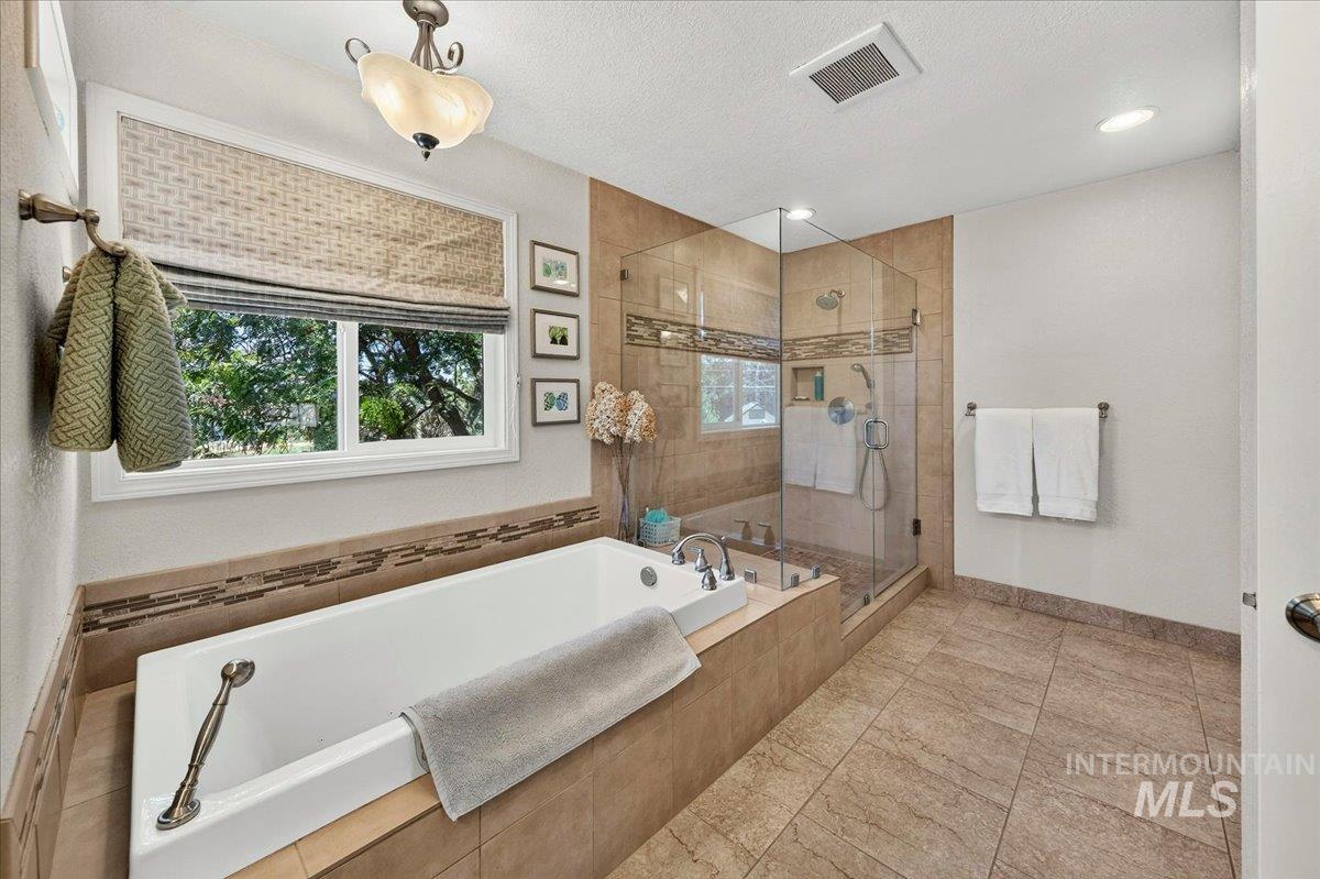 7201 W El Caballo Dr, Boise, Idaho 83704-7323, 4 Bedrooms, 2.5 Bathrooms, Residential For Sale, Price $799,900, 98991908