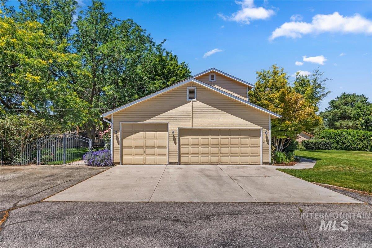 7201 W El Caballo Dr, Boise, Idaho 83704-7323, 4 Bedrooms, 2.5 Bathrooms, Residential For Sale, Price $799,900, 98991908
