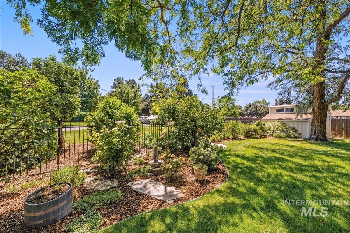 7201 W El Caballo Dr, Boise, Idaho 83704-7323, 4 Bedrooms, 2.5 Bathrooms, Residential For Sale, Price $799,900, 98991908