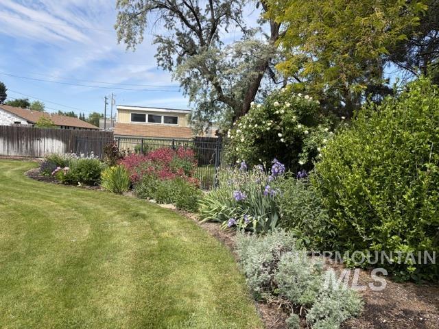 7201 W El Caballo Dr, Boise, Idaho 83704-7323, 4 Bedrooms, 2.5 Bathrooms, Residential For Sale, Price $799,900, 98991908