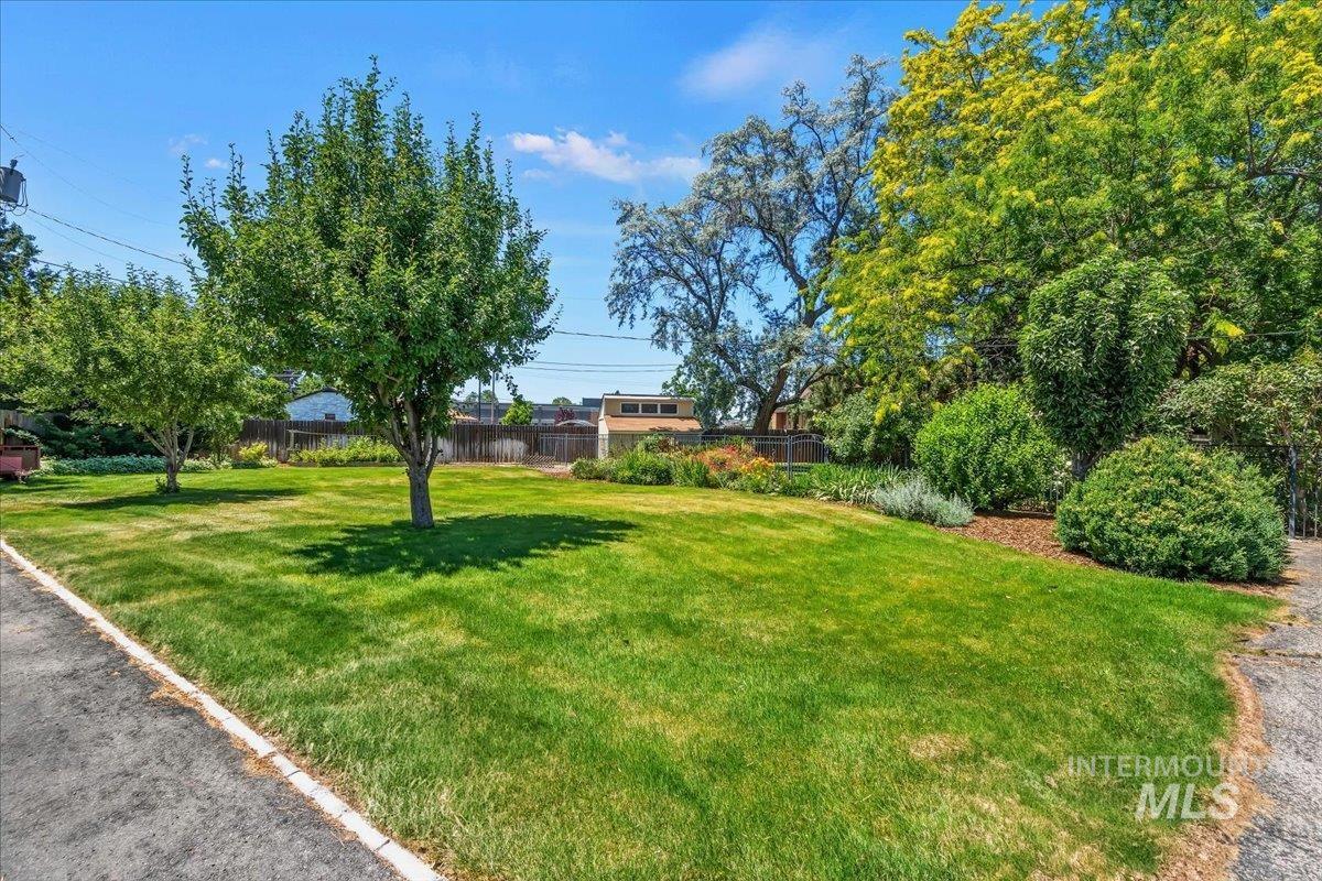 7201 W El Caballo Dr, Boise, Idaho 83704-7323, 4 Bedrooms, 2.5 Bathrooms, Residential For Sale, Price $799,900, 98991908