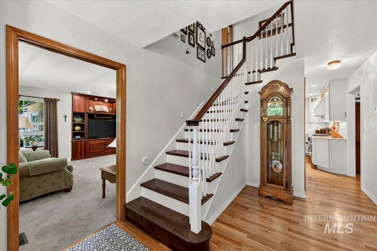 7201 W El Caballo Dr, Boise, Idaho 83704-7323, 4 Bedrooms, 2.5 Bathrooms, Residential For Sale, Price $799,900, 98991908