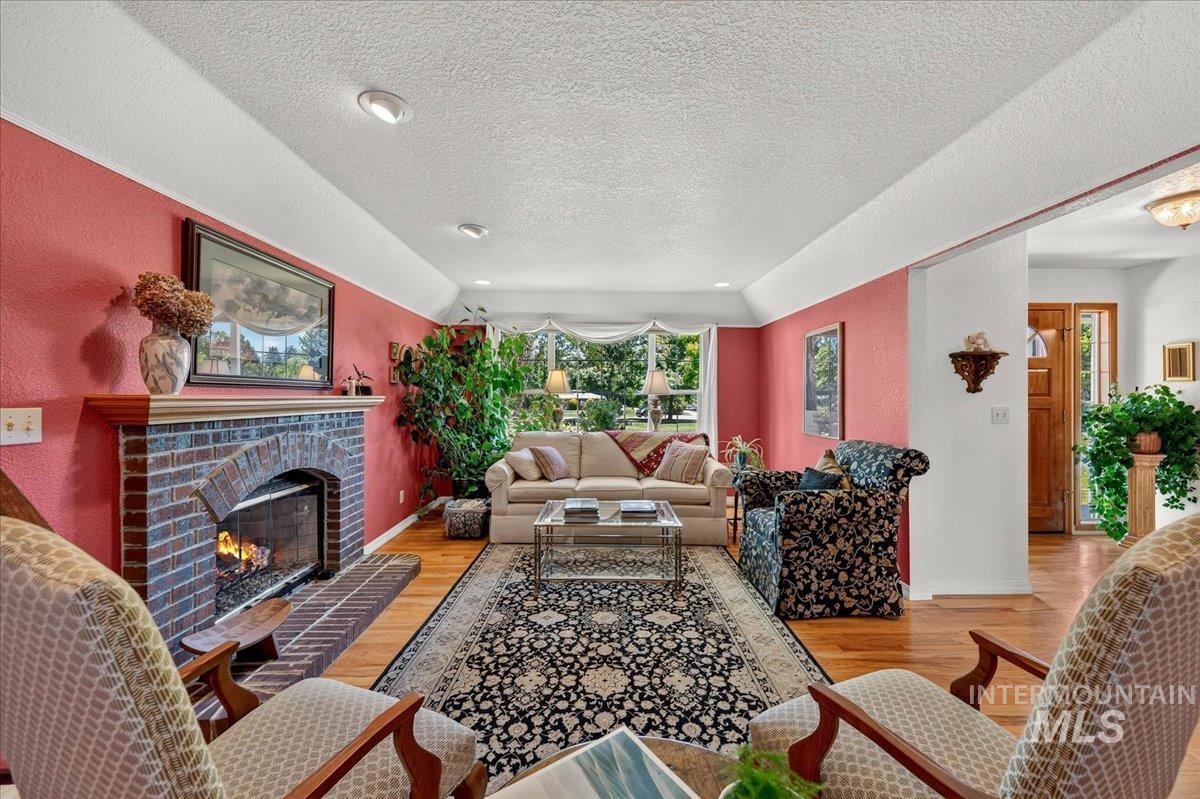 7201 W El Caballo Dr, Boise, Idaho 83704-7323, 4 Bedrooms, 2.5 Bathrooms, Residential For Sale, Price $799,900, 98991908