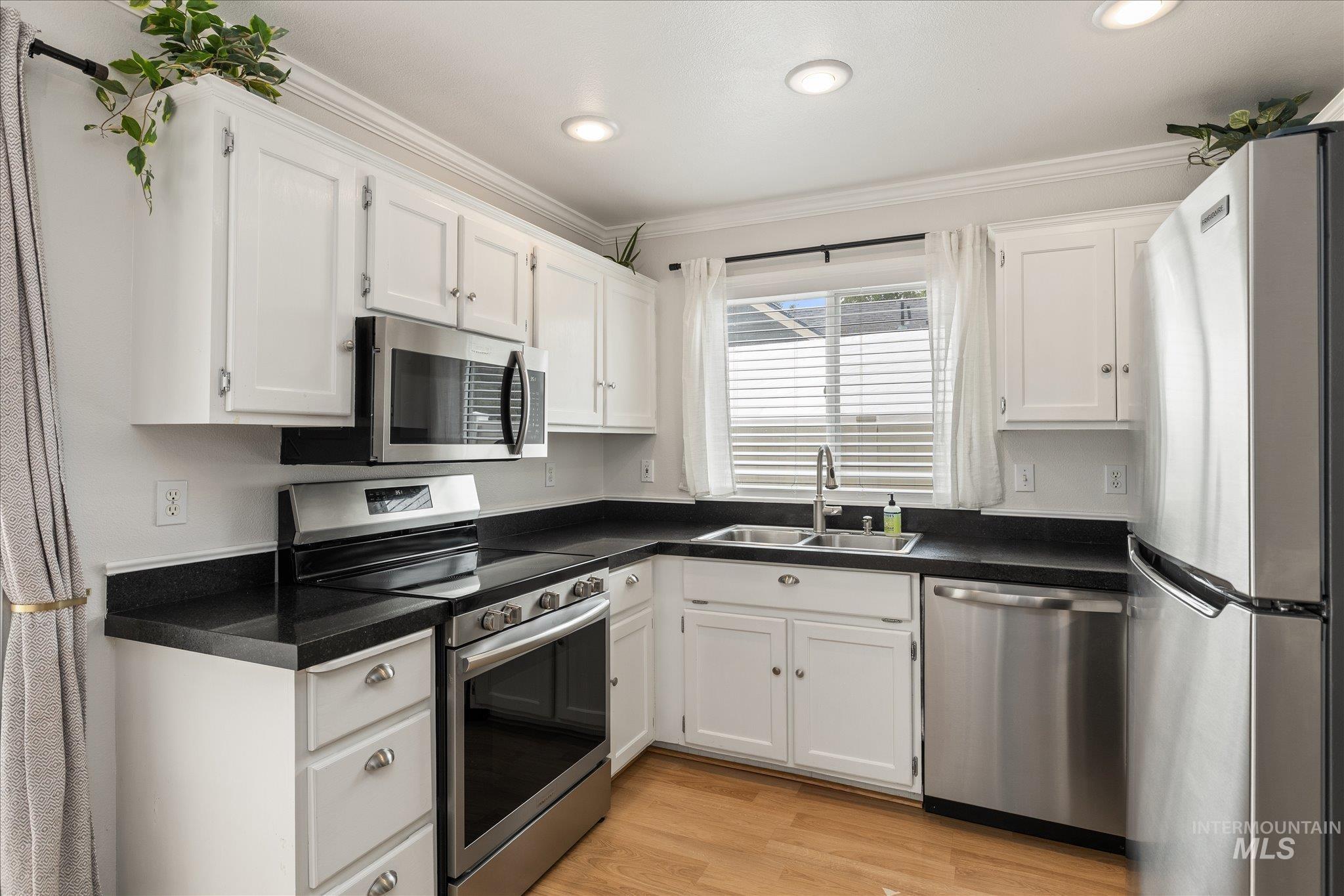 4311 W Holmes St., Boise, Idaho 83706, 2 Bedrooms, 1.5 Bathrooms, Residential For Sale, Price $399,000, 98991911
