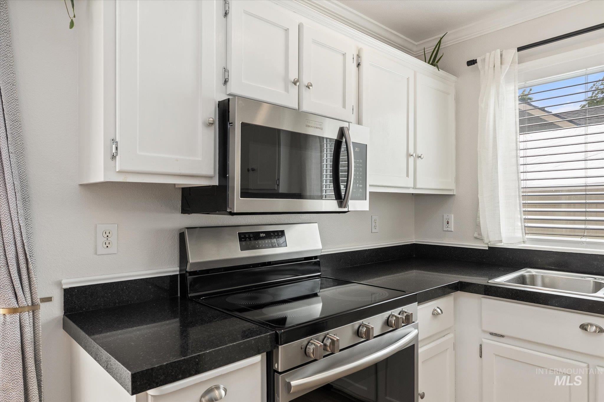 4311 W Holmes St., Boise, Idaho 83706, 2 Bedrooms, 1.5 Bathrooms, Residential For Sale, Price $399,000, 98991911