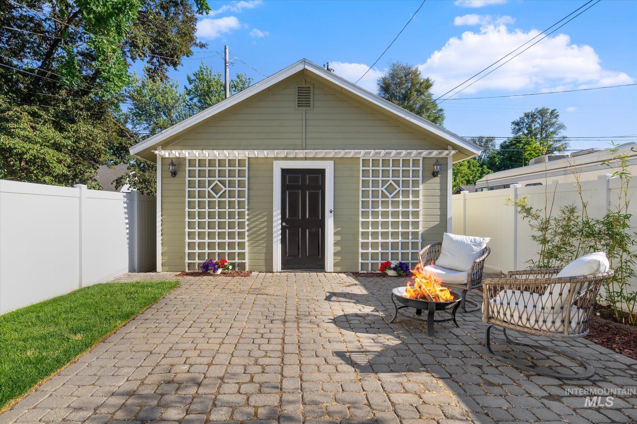 4311 W Holmes St., Boise, Idaho 83706, 2 Bedrooms, 1.5 Bathrooms, Residential For Sale, Price $399,000, 98991911