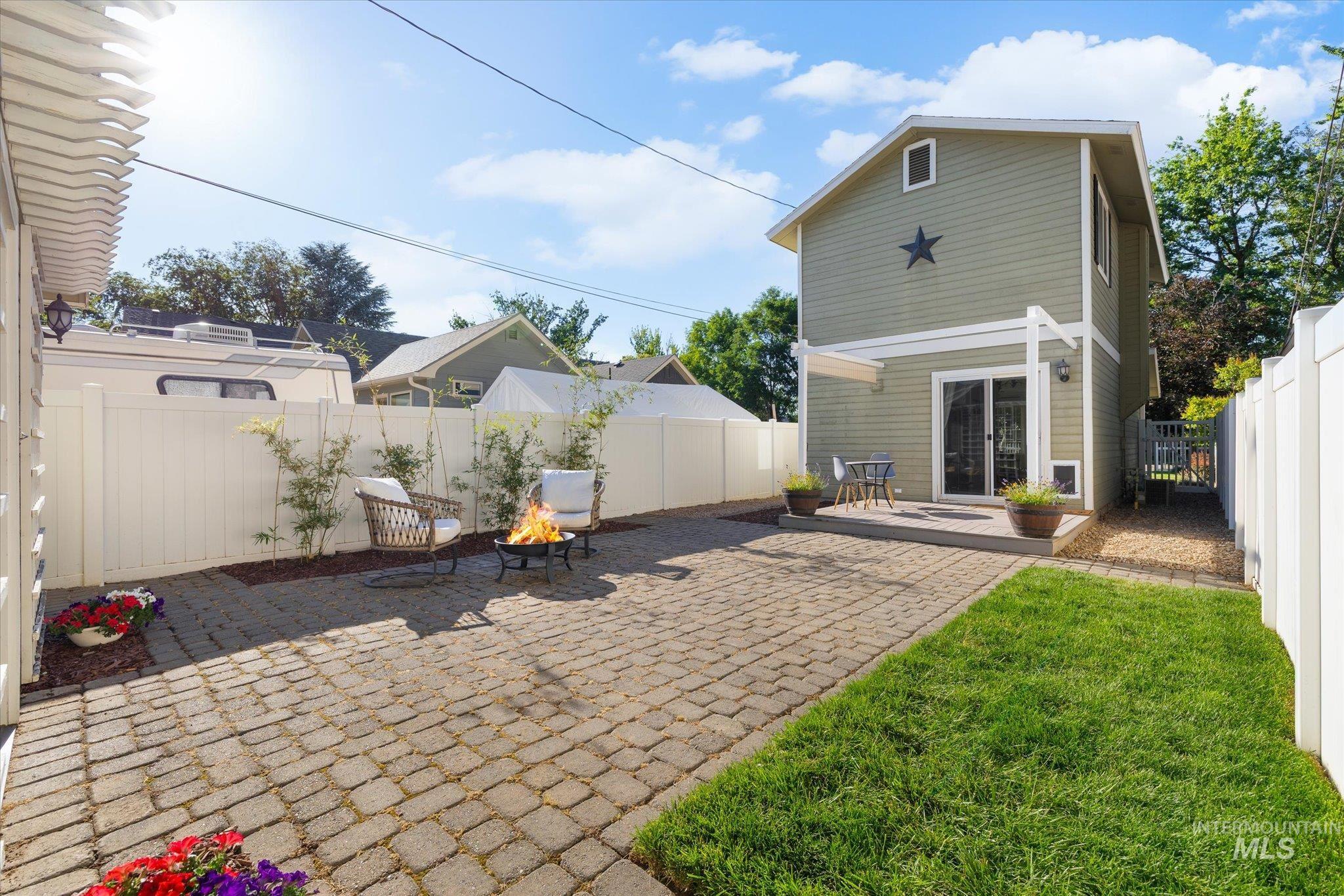 4311 W Holmes St., Boise, Idaho 83706, 2 Bedrooms, 1.5 Bathrooms, Residential For Sale, Price $399,000, 98991911