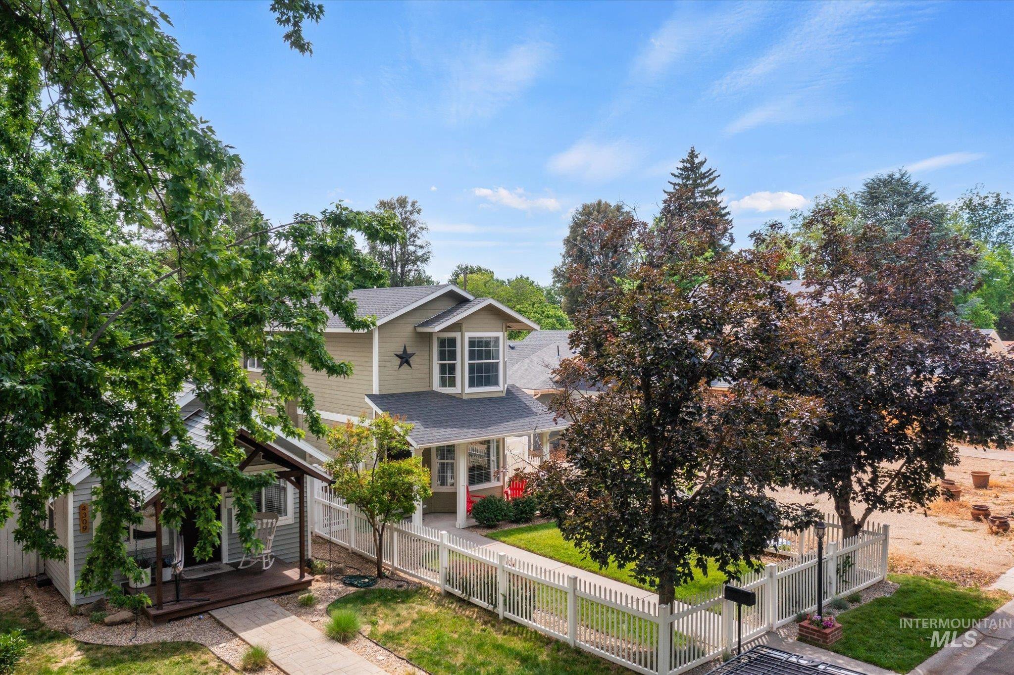 4311 W Holmes St., Boise, Idaho 83706, 2 Bedrooms, 1.5 Bathrooms, Residential For Sale, Price $399,000, 98991911