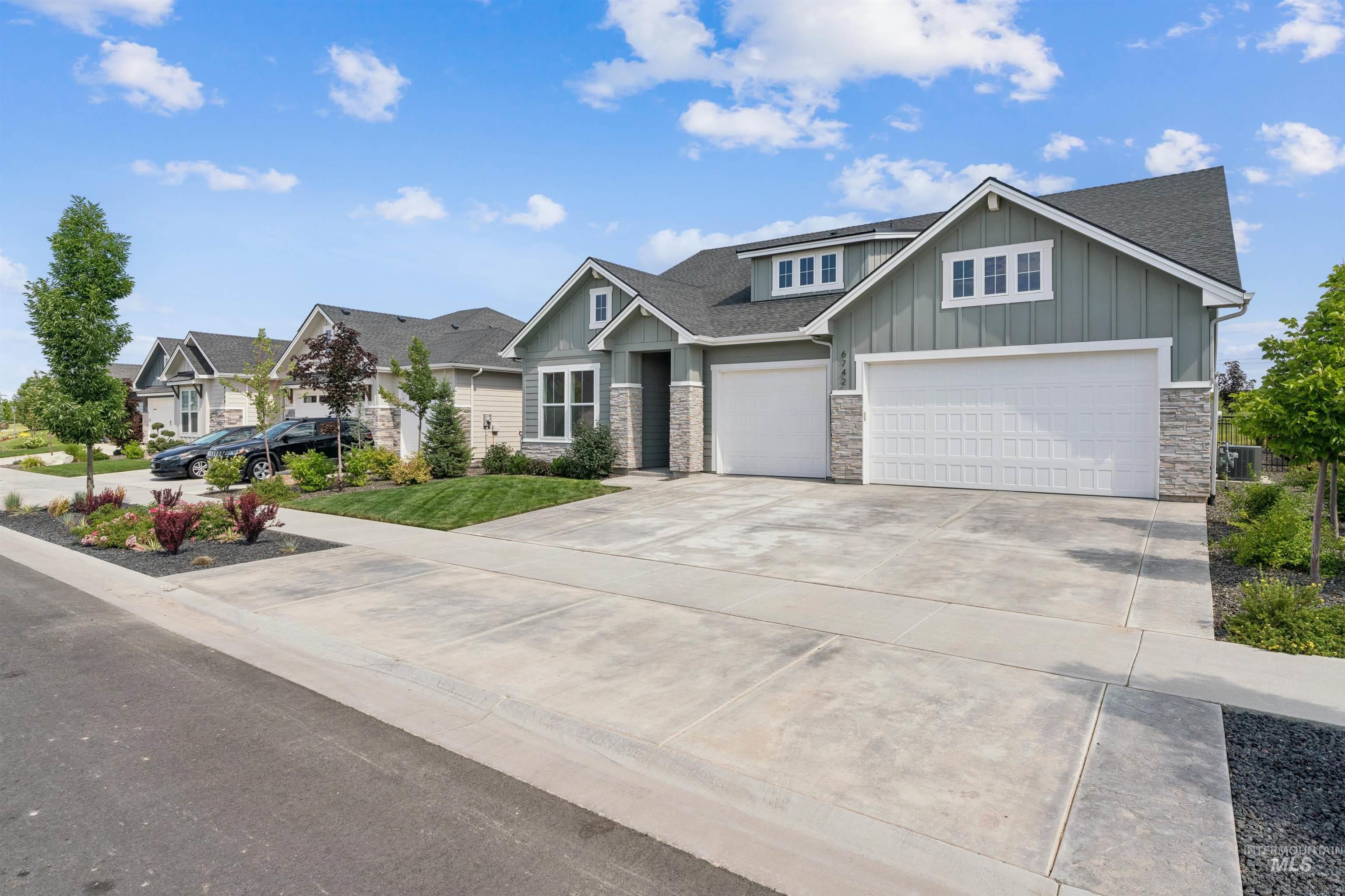 6742 W Piaffe St, Eagle, Idaho 83616, 3 Bedrooms, 2 Bathrooms, Residential For Sale, Price $749,990,MLS 98991913