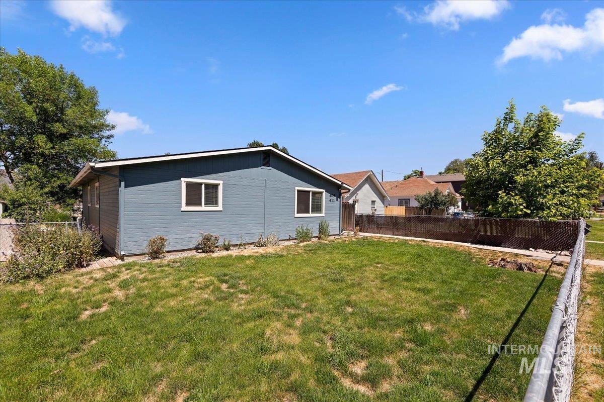 409 17th Avenue N, Nampa, Idaho 83687, 2 Bedrooms, 1 Bathroom, Residential Income For Sale, Price $399,900,MLS 98991916