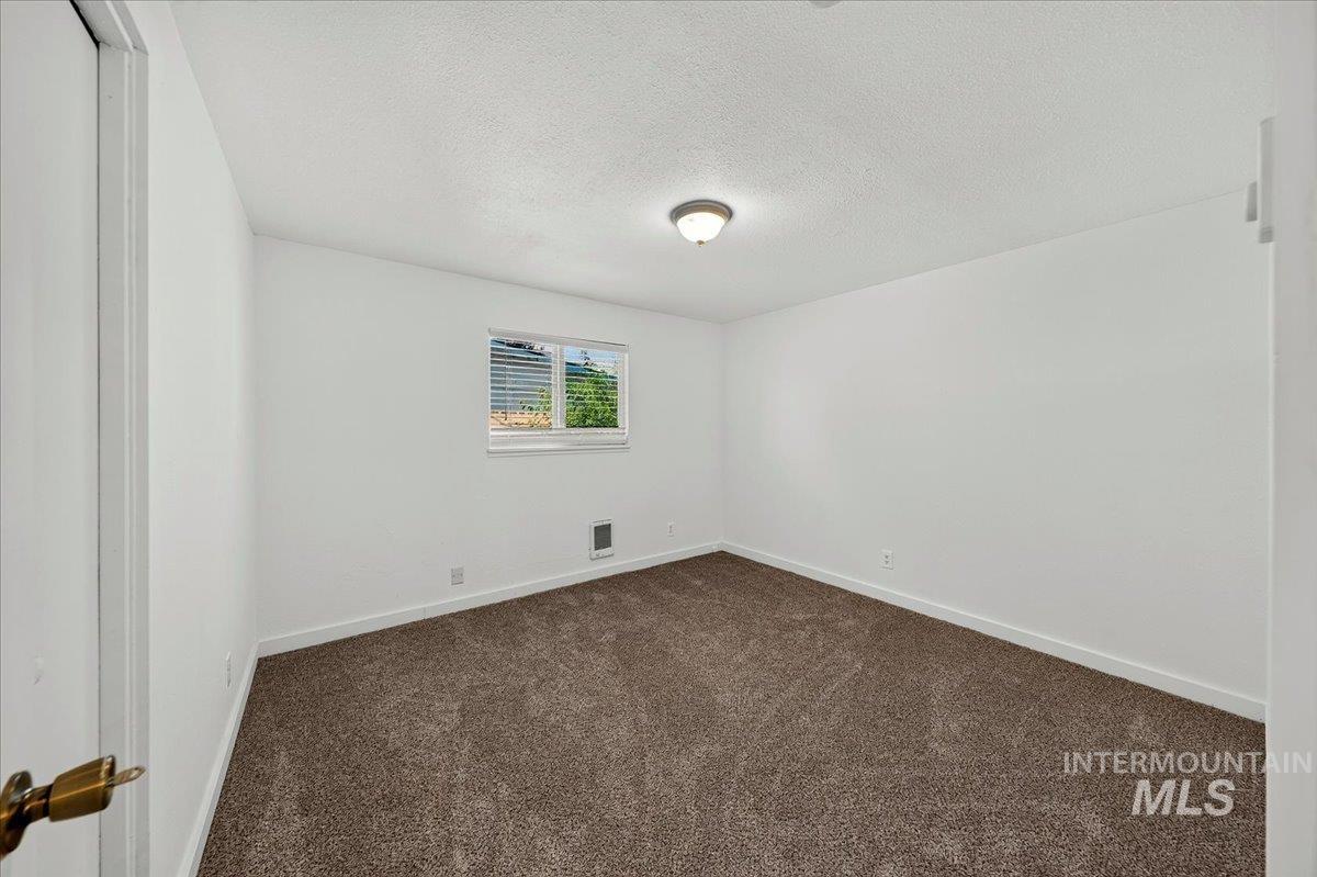 409 17th Avenue N, Nampa, Idaho 83687, 2 Bedrooms, 1 Bathroom, Residential Income For Sale, Price $399,900,MLS 98991916