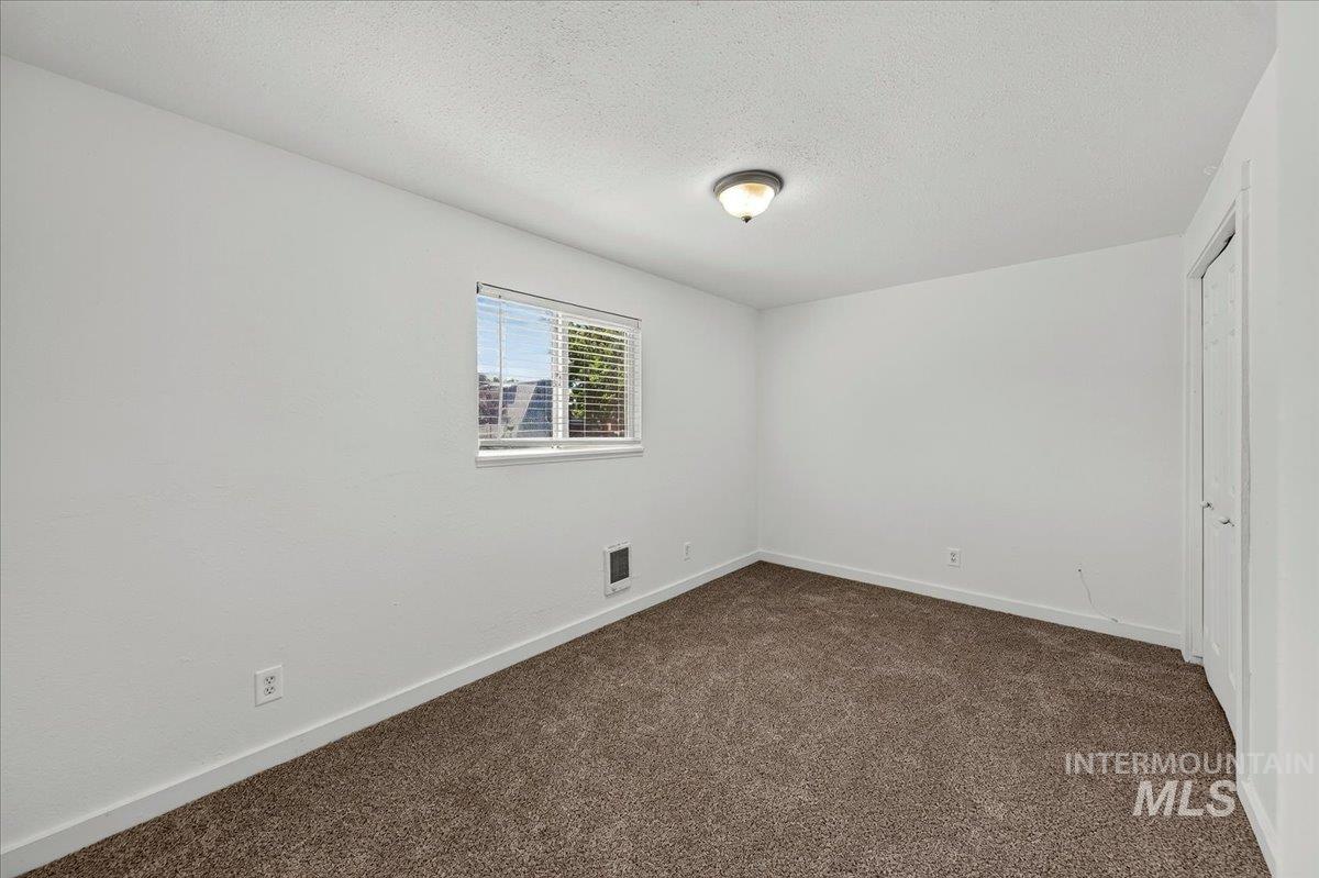 409 17th Avenue N, Nampa, Idaho 83687, 2 Bedrooms, 1 Bathroom, Residential Income For Sale, Price $399,900,MLS 98991916