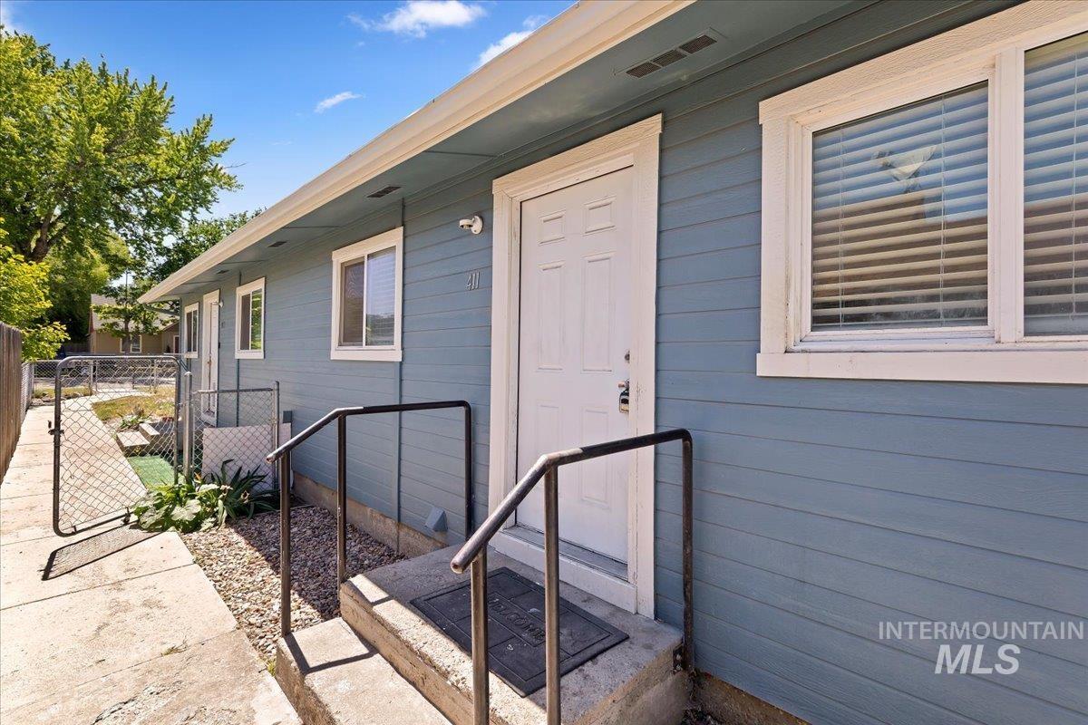 409 17th Avenue N, Nampa, Idaho 83687, 2 Bedrooms, 1 Bathroom, Residential Income For Sale, Price $399,900,MLS 98991916