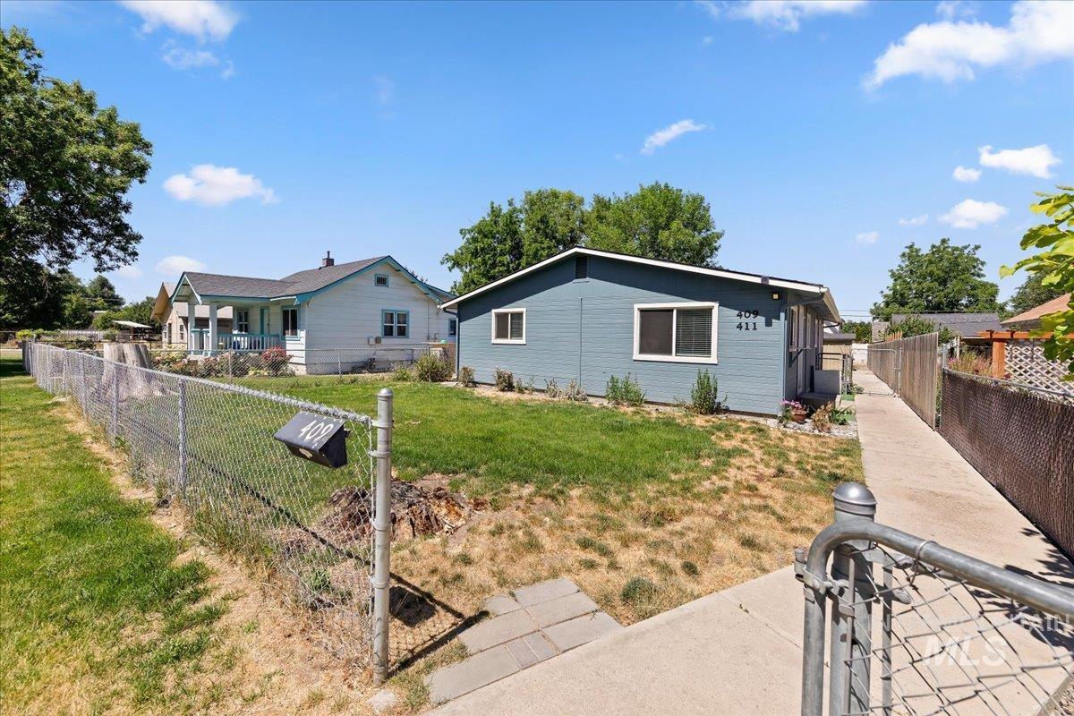 409 17th Avenue N, Nampa, Idaho 83687, 2 Bedrooms, 1 Bathroom, Residential Income For Sale, Price $399,900,MLS 98991916