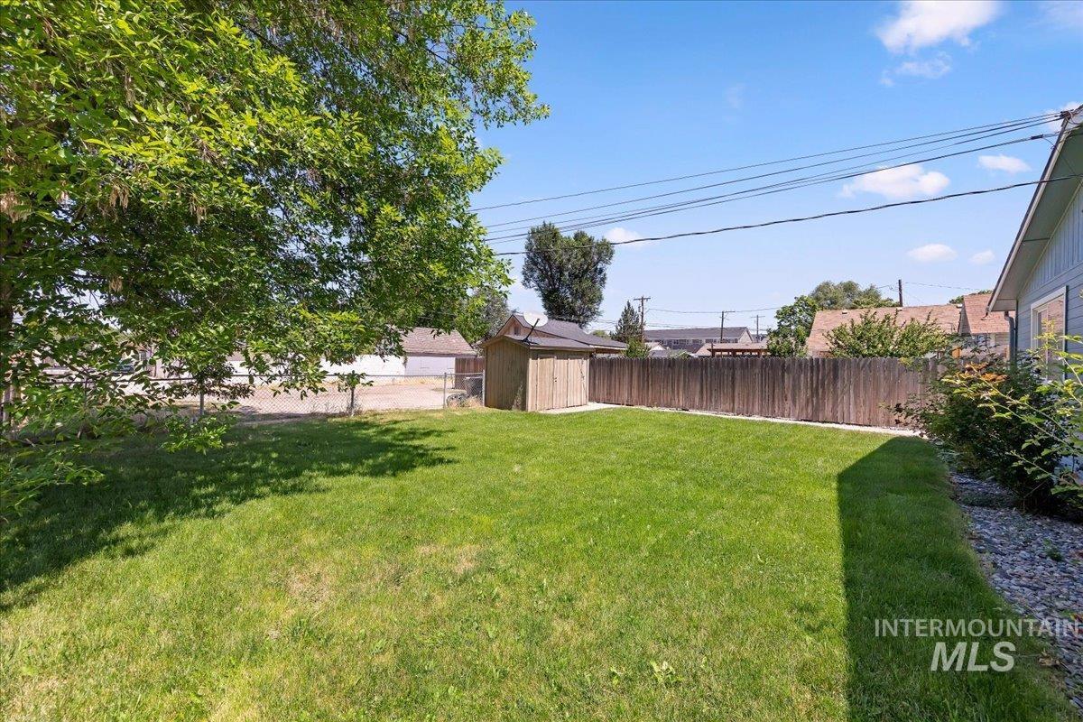 409 17th Avenue N, Nampa, Idaho 83687, 2 Bedrooms, 1 Bathroom, Residential Income For Sale, Price $399,900,MLS 98991916