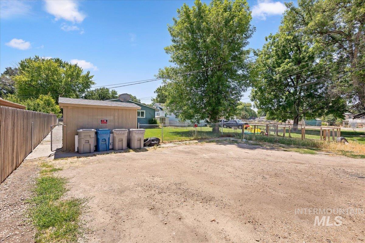 409 17th Avenue N, Nampa, Idaho 83687, 2 Bedrooms, 1 Bathroom, Residential Income For Sale, Price $399,900,MLS 98991916