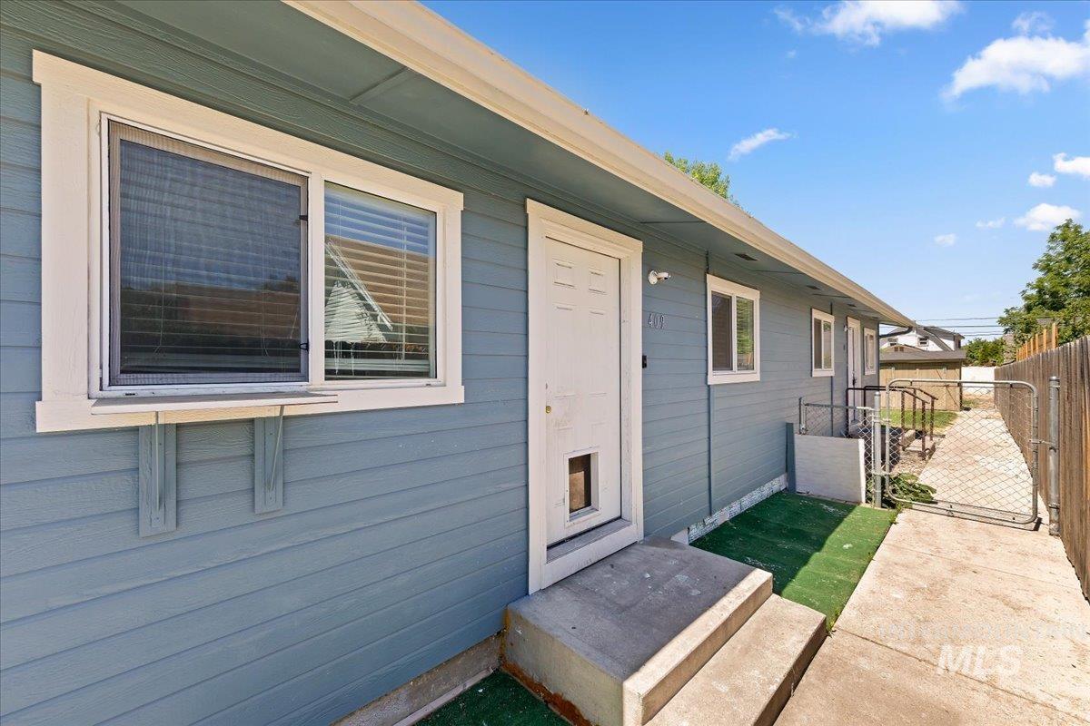 409 17th Avenue N, Nampa, Idaho 83687, 2 Bedrooms, 1 Bathroom, Residential Income For Sale, Price $399,900,MLS 98991916