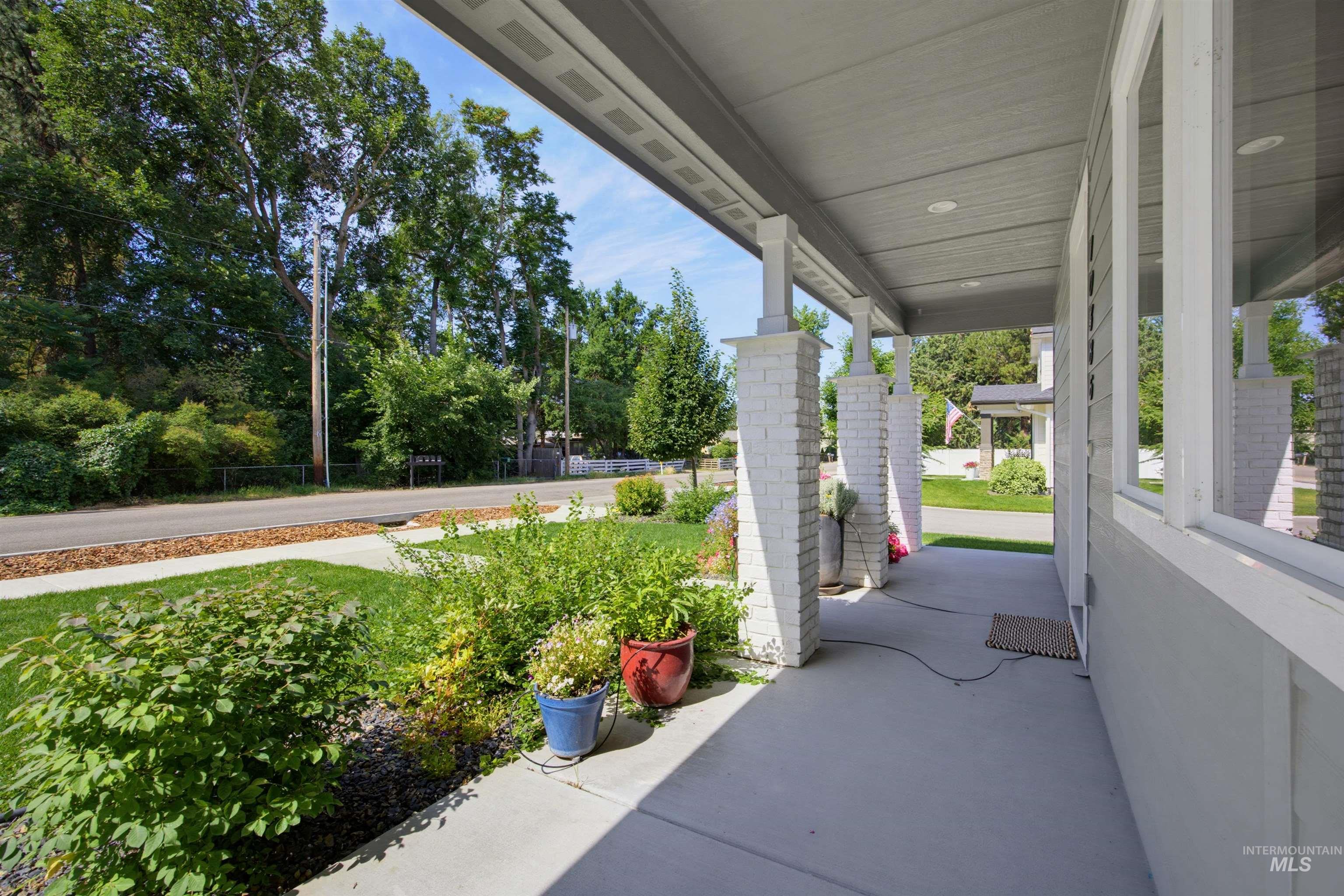 10386 W Shields Ave, Boise, Idaho 83714, 3 Bedrooms, 2.5 Bathrooms, Residential For Sale, Price $579,900,MLS 98991917
