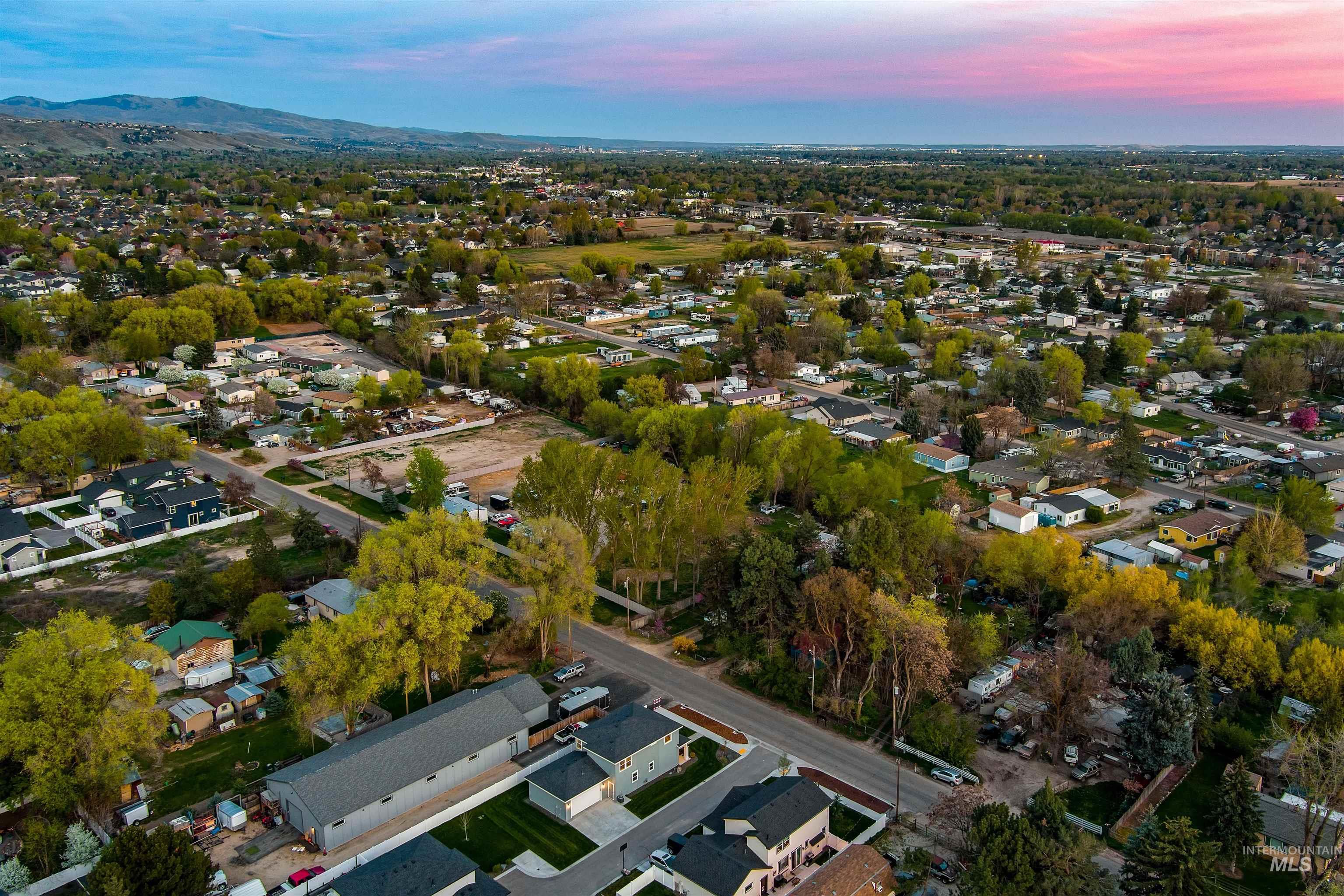 10386 W Shields Ave, Boise, Idaho 83714, 3 Bedrooms, 2.5 Bathrooms, Residential For Sale, Price $579,900,MLS 98991917