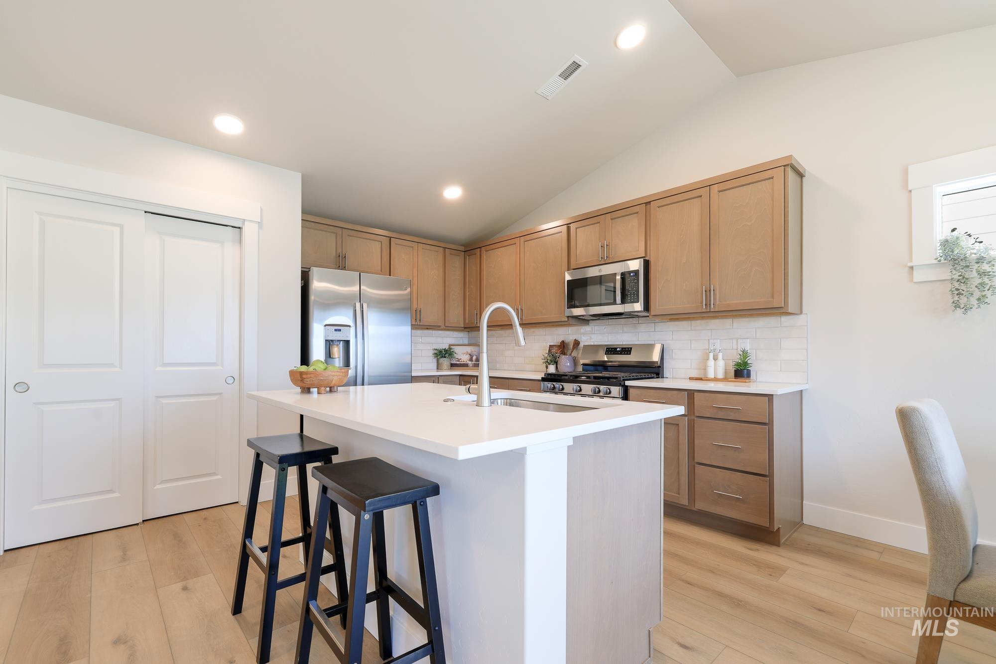556 Brads Place, Twin Falls, Idaho 83301, 3 Bedrooms, 2 Bathrooms, Residential For Sale, Price $379,990,MLS 98991922