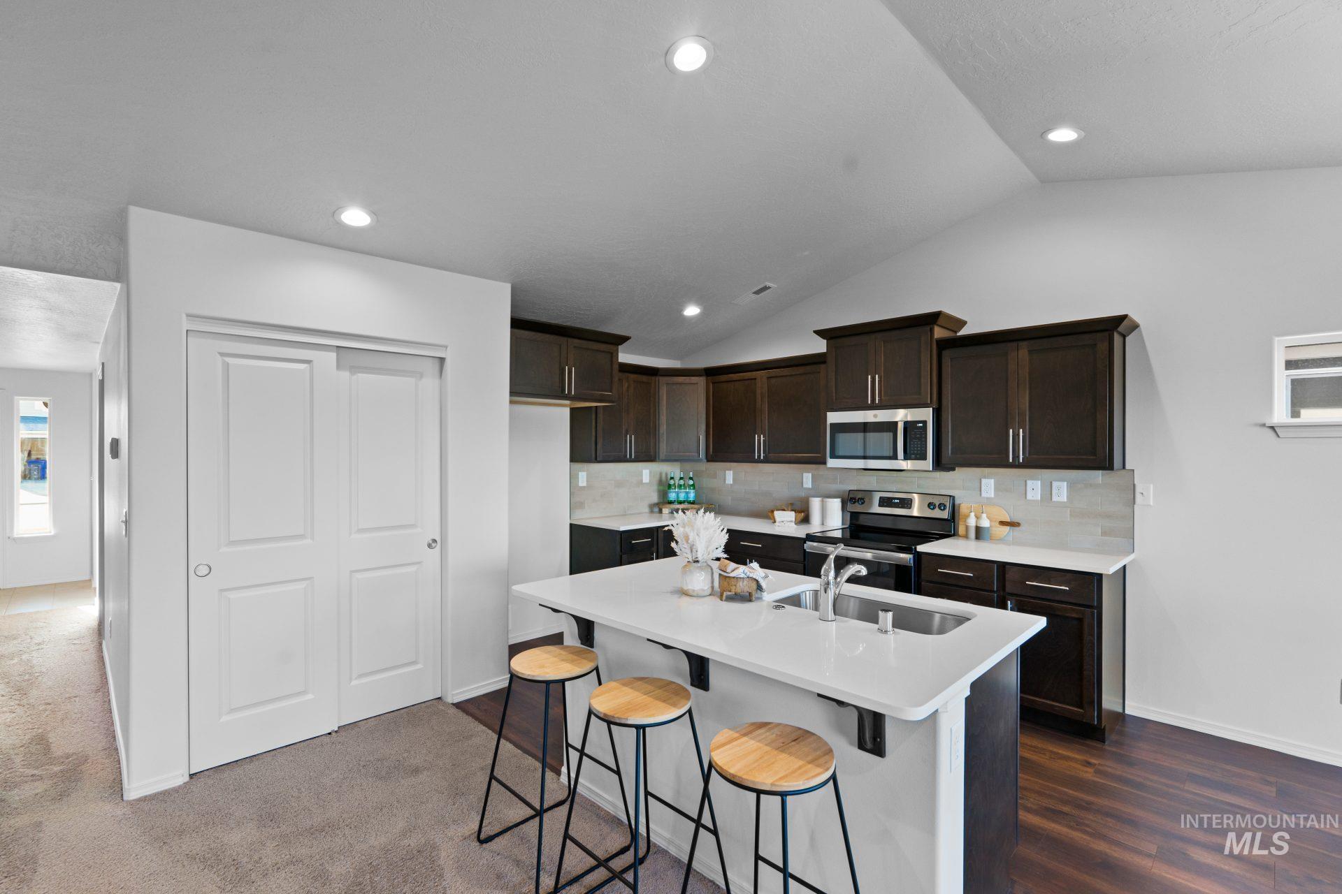 556 Brads Place, Twin Falls, Idaho 83301, 3 Bedrooms, 2 Bathrooms, Residential For Sale, Price $379,990,MLS 98991922