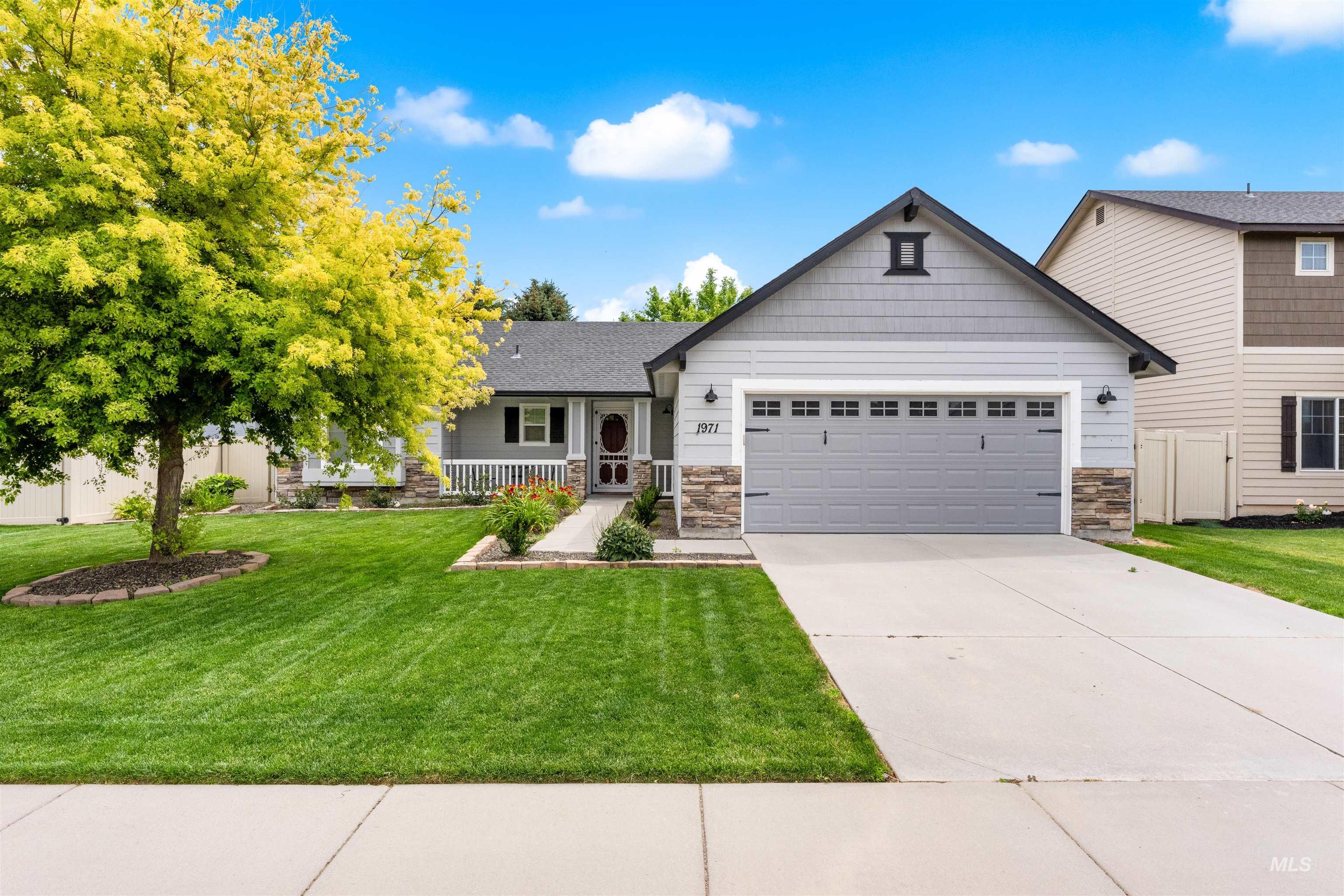 1971 W FELSTON ST, Kuna, Idaho 83634, 3 Bedrooms, 2 Bathrooms, Residential For Sale, Price $424,990,MLS 98991923