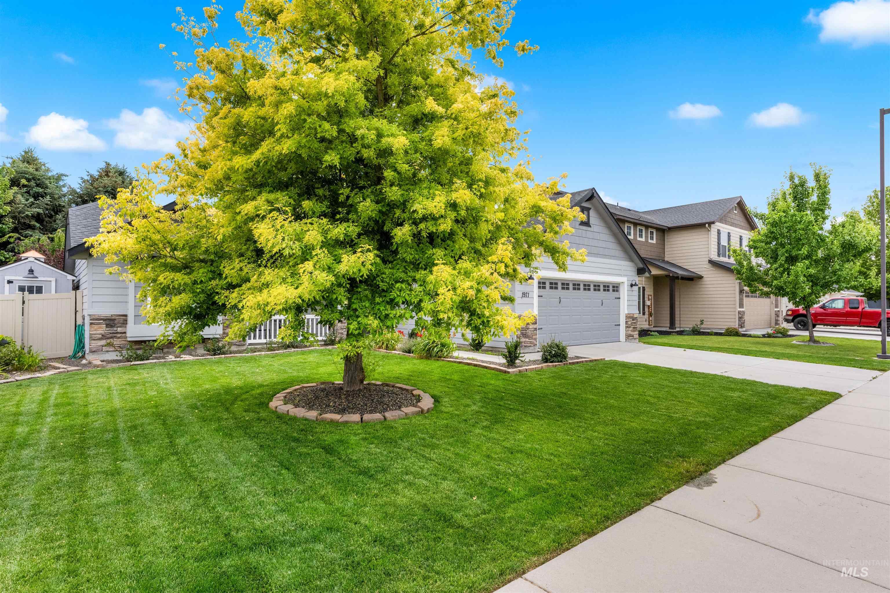 1971 W FELSTON ST, Kuna, Idaho 83634, 3 Bedrooms, 2 Bathrooms, Residential For Sale, Price $424,990,MLS 98991923