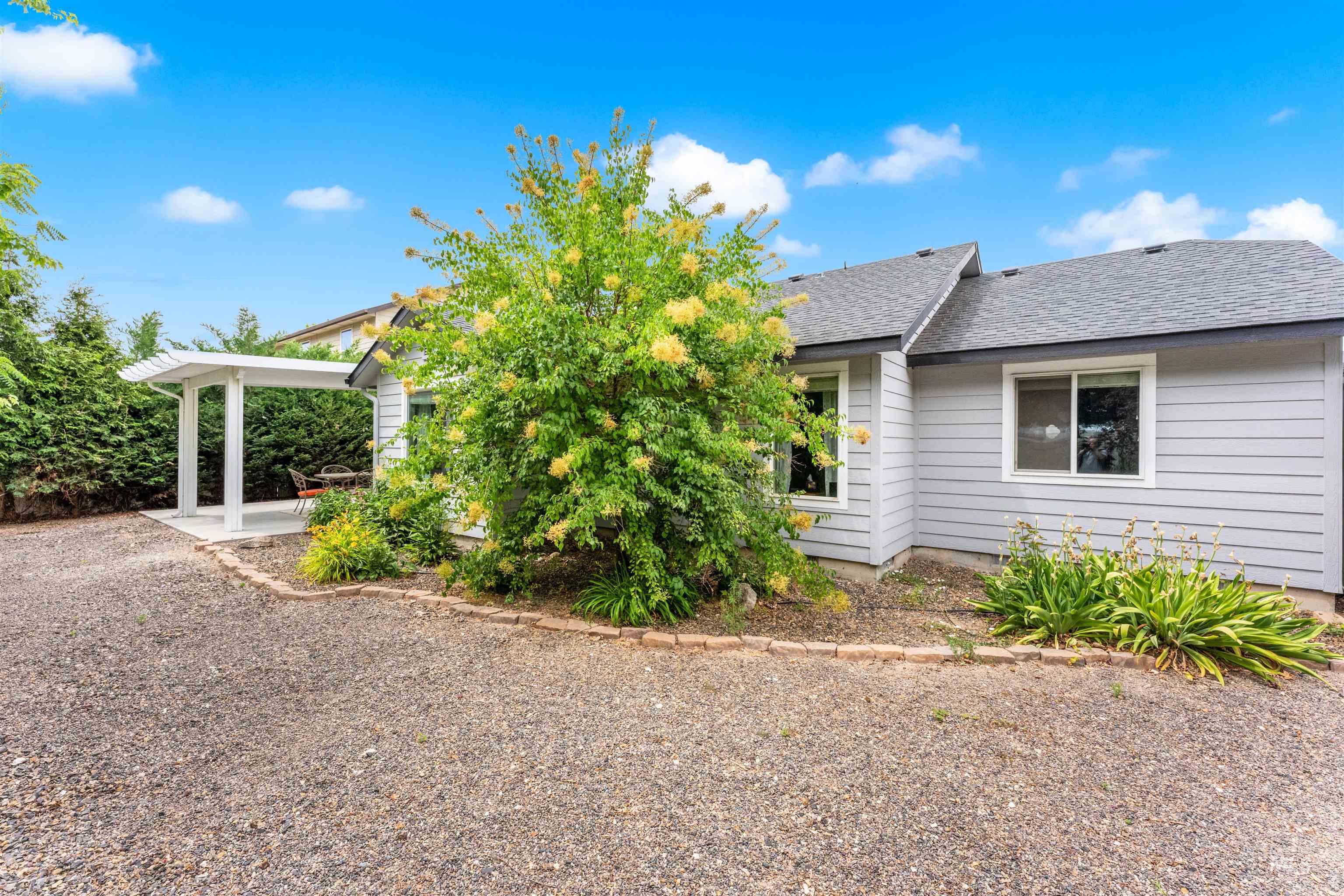 1971 W FELSTON ST, Kuna, Idaho 83634, 3 Bedrooms, 2 Bathrooms, Residential For Sale, Price $424,990,MLS 98991923