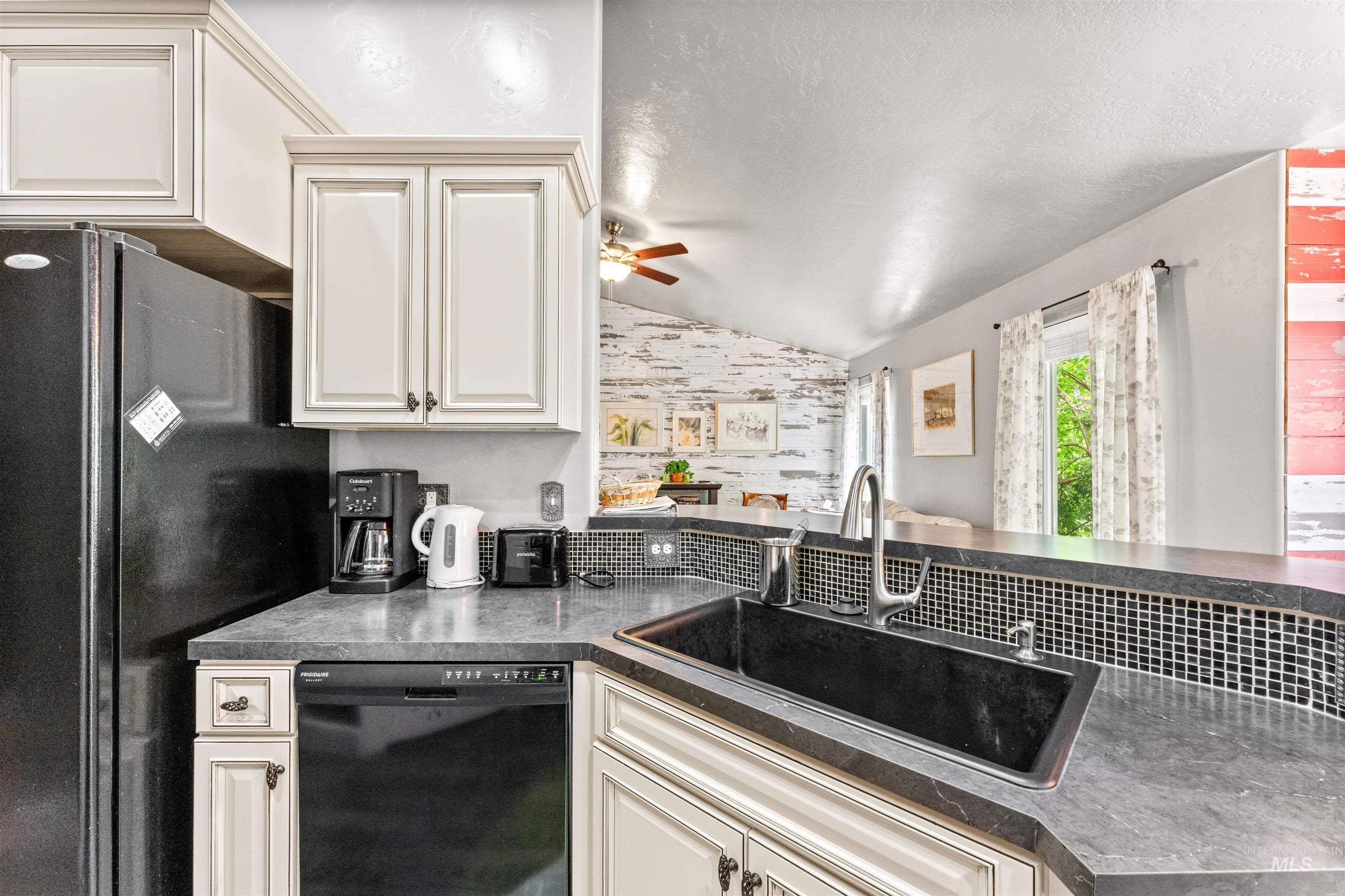 1971 W FELSTON ST, Kuna, Idaho 83634, 3 Bedrooms, 2 Bathrooms, Residential For Sale, Price $424,990,MLS 98991923