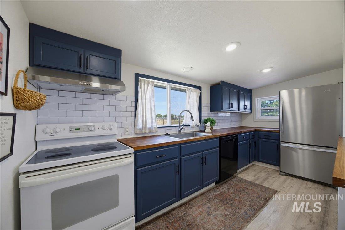 7519 E Locust Ln, Nampa, Idaho 83687, 2 Bedrooms, 1 Bathroom, Residential For Sale, Price $399,900,MLS 98991924
