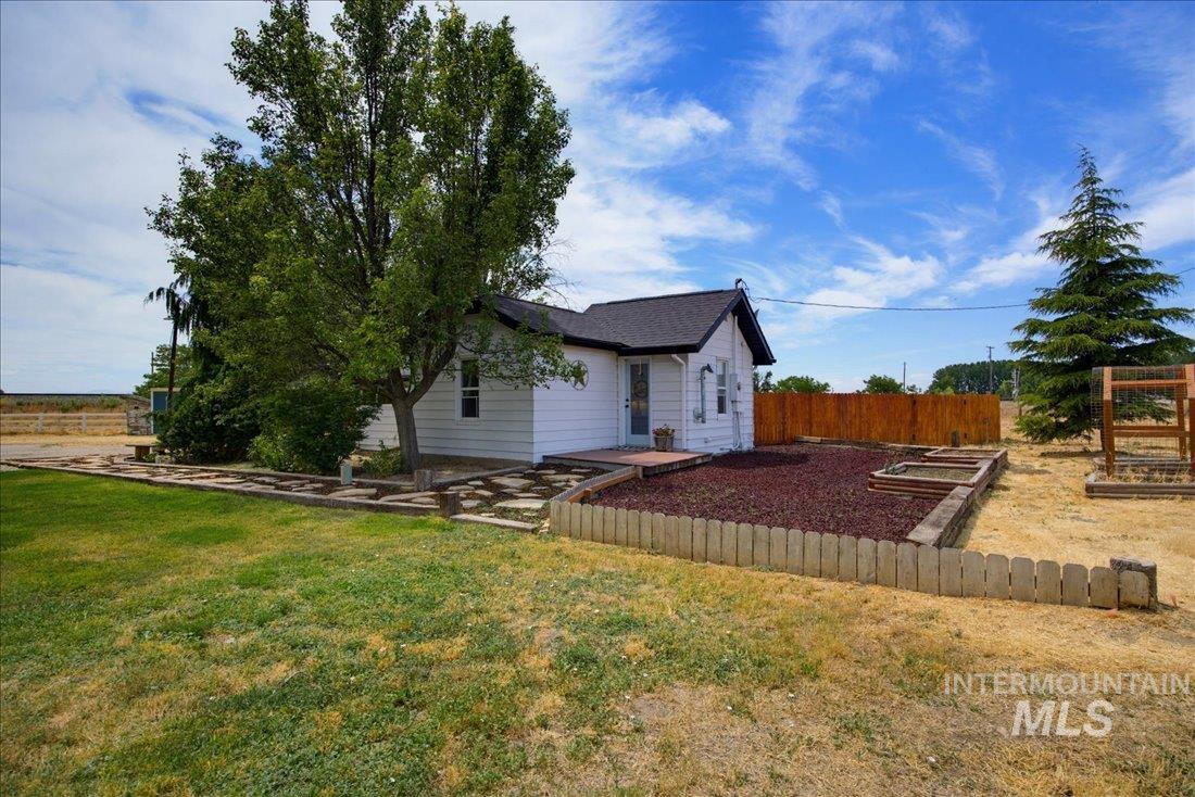 7519 E Locust Ln, Nampa, Idaho 83687, 2 Bedrooms, 1 Bathroom, Residential For Sale, Price $399,900,MLS 98991924