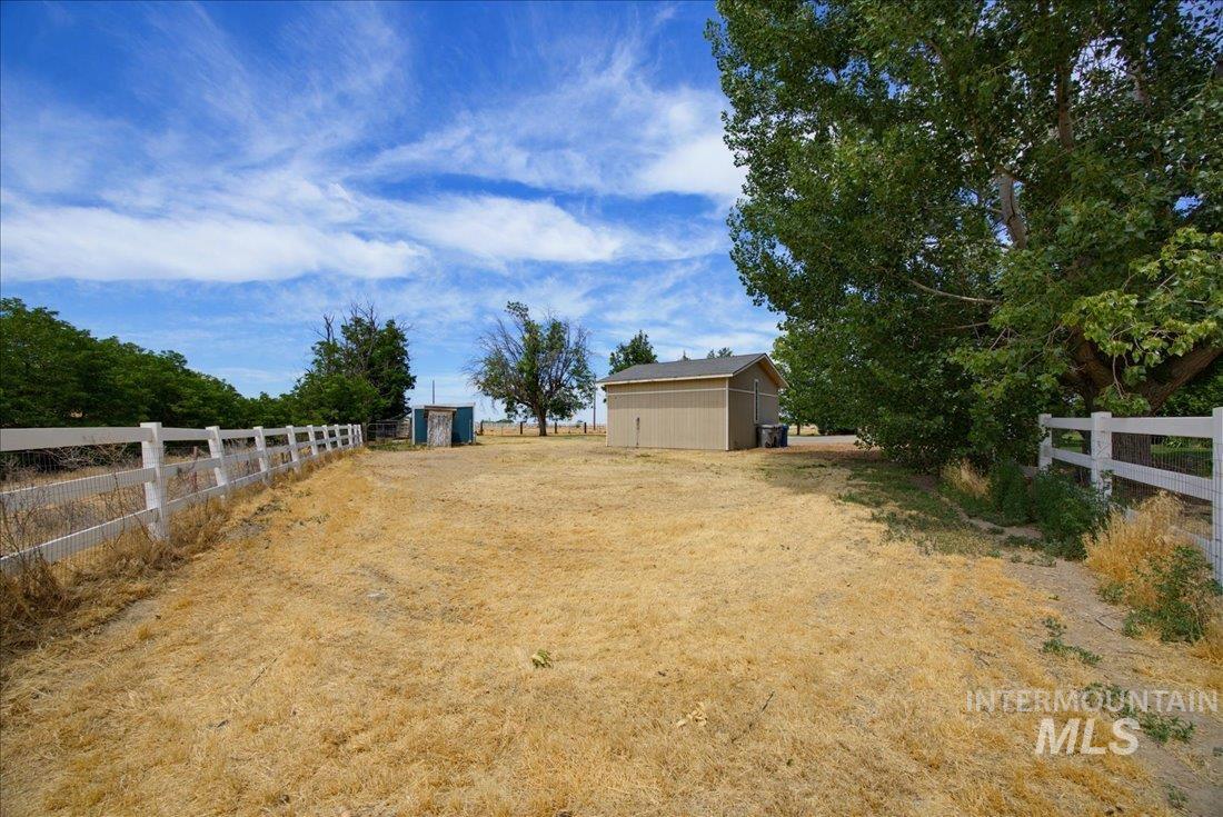 7519 E Locust Ln, Nampa, Idaho 83687, 2 Bedrooms, 1 Bathroom, Residential For Sale, Price $399,900,MLS 98991924