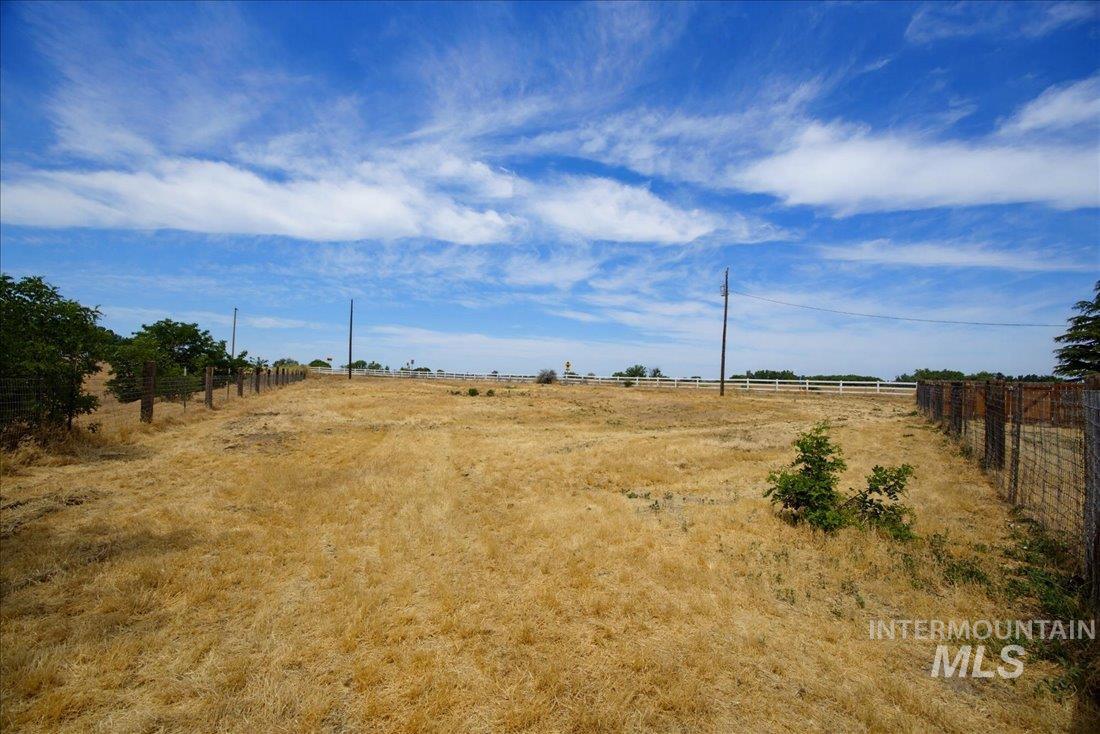7519 E Locust Ln, Nampa, Idaho 83687, 2 Bedrooms, 1 Bathroom, Residential For Sale, Price $399,900,MLS 98991924