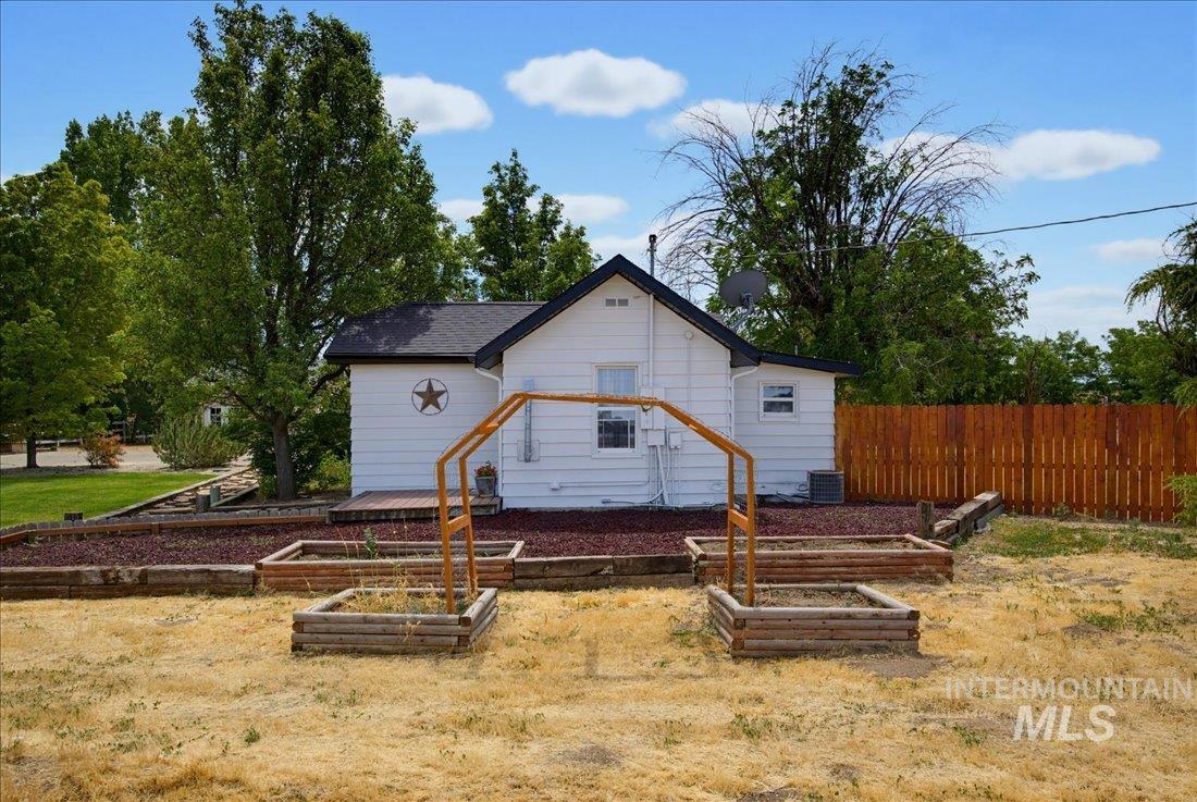 7519 E Locust Ln, Nampa, Idaho 83687, 2 Bedrooms, 1 Bathroom, Residential For Sale, Price $399,900,MLS 98991924