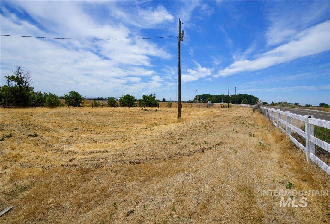 7519 E Locust Ln, Nampa, Idaho 83687, 2 Bedrooms, 1 Bathroom, Residential For Sale, Price $399,900,MLS 98991924