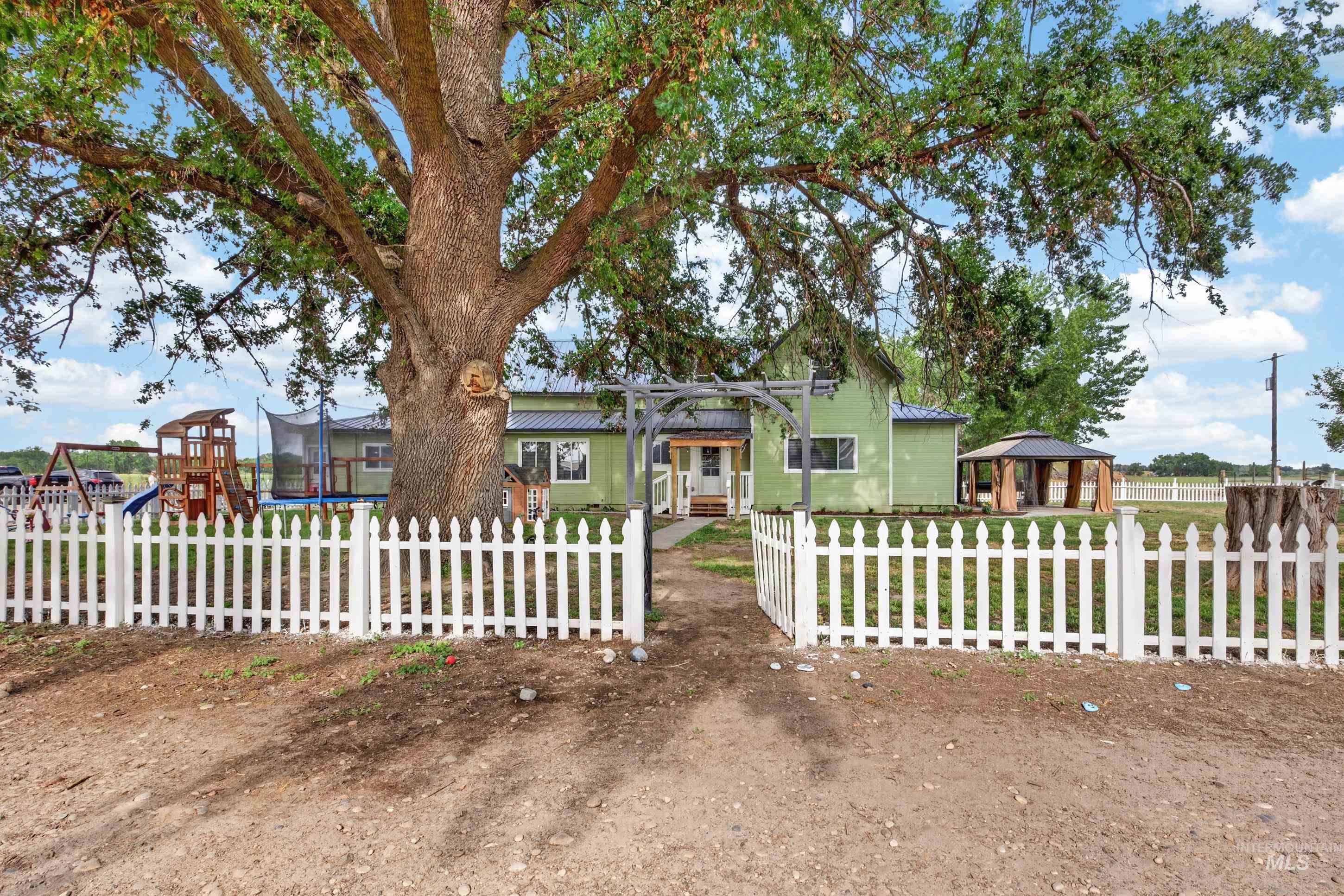 960 Nw 14Th Ave, Payette, Idaho 83661-5209, 4 Bedrooms, 2.5 Bathrooms, Residential For Sale, Price $749,900,MLS 98991934